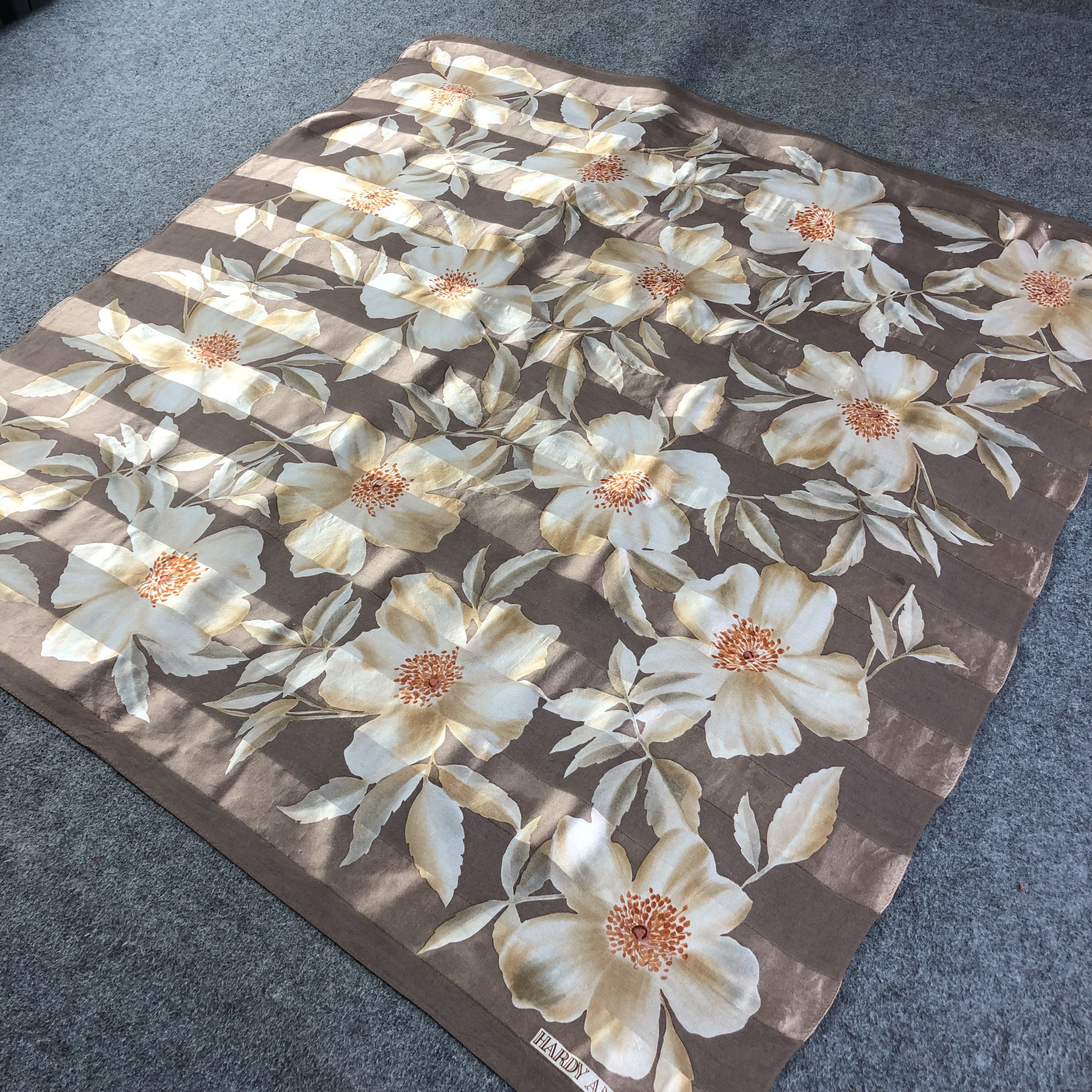 Hardy Amies Hardy Amies Floral Silk Scarf M663 Size ONE SIZE - 2 Thumbnail