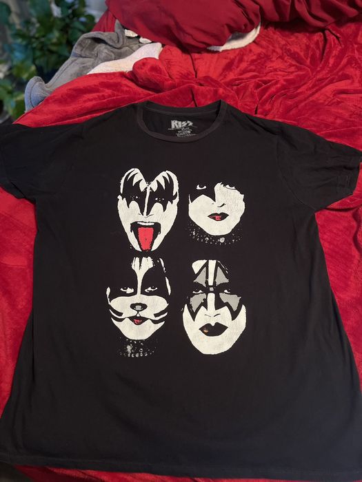 hot topic kiss shirt