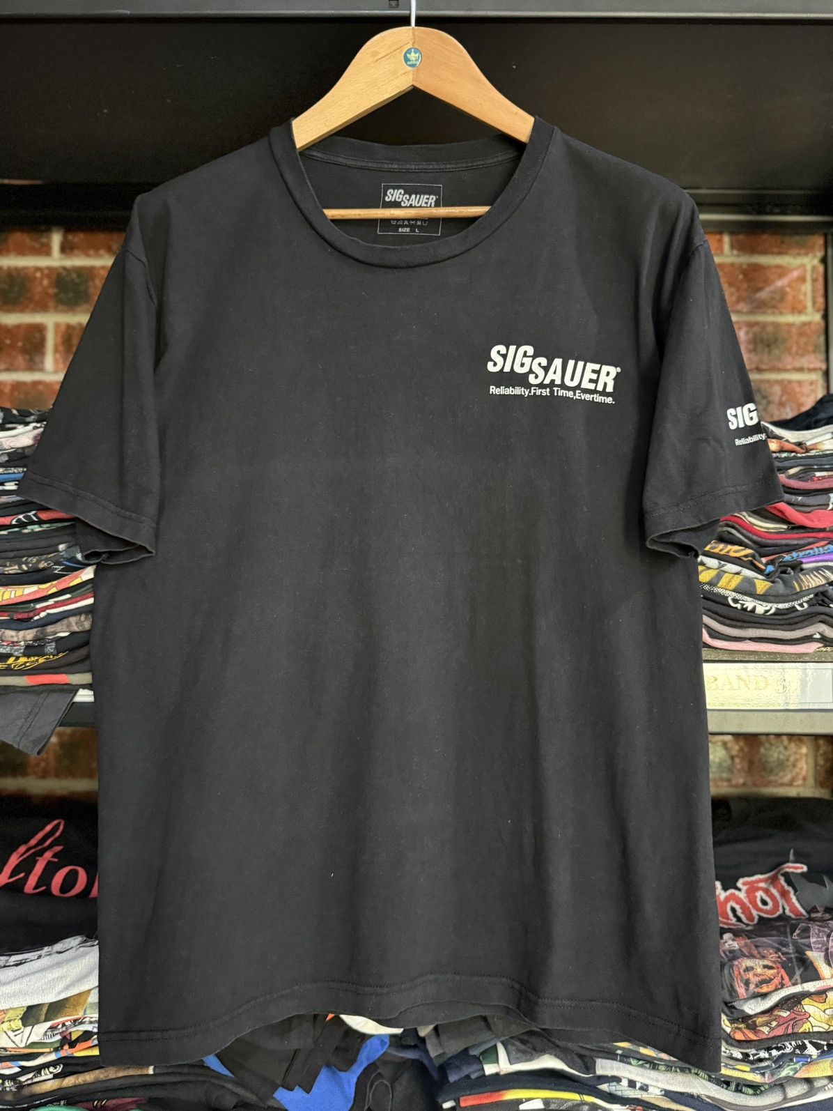 Vintage Vintage Y2K Sig Sauer When It Counts P320 Carry Faded Tee Size US L / EU 52-54 / 3 - 6 Thumbnail