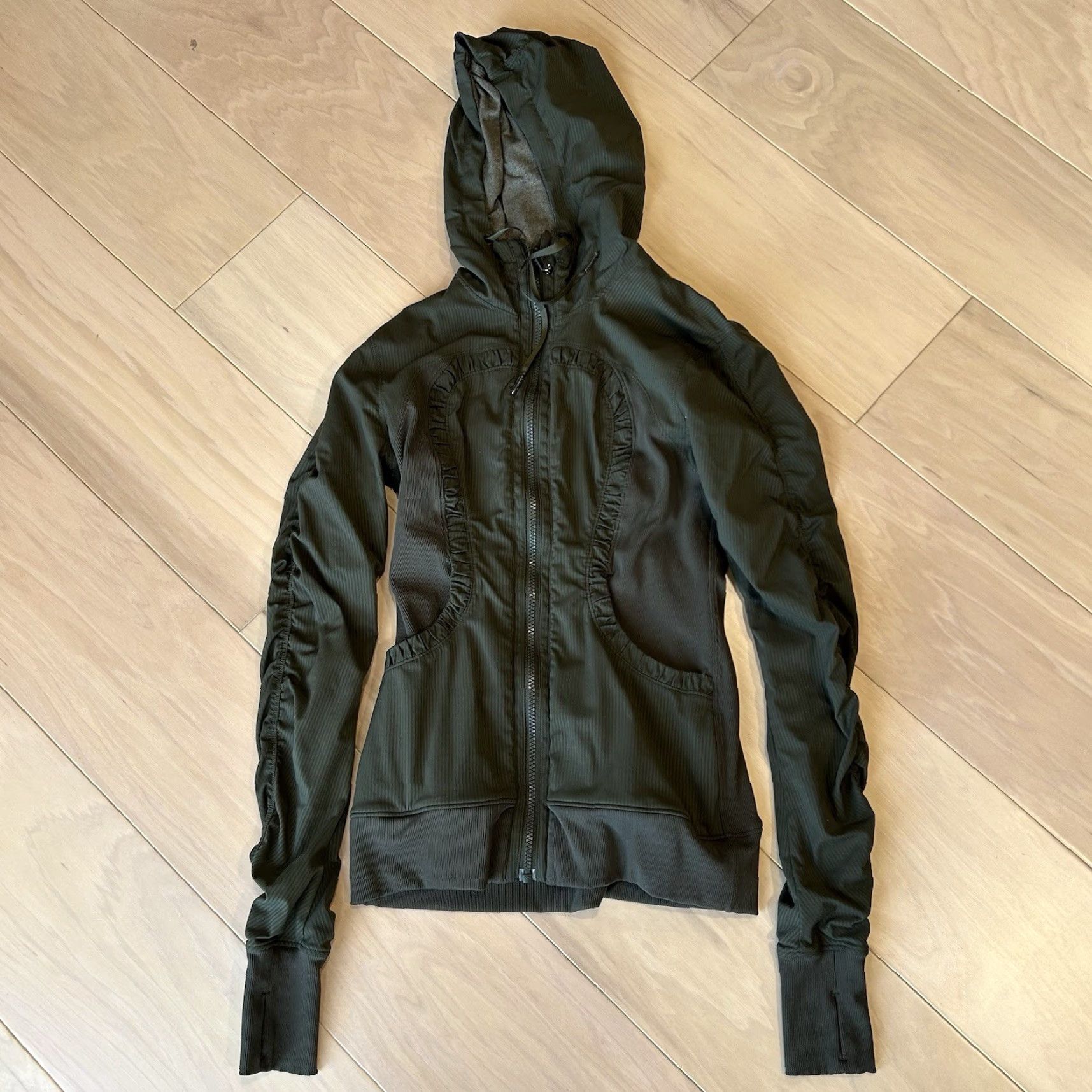 Lululemon Lululemon Dance Studio Jacket III Green Women’s 4 Activewear Jacket Womens Athletic Stripe Short Sleeve Zip Size S / US 4 / IT 40 - 2 Thumbnail