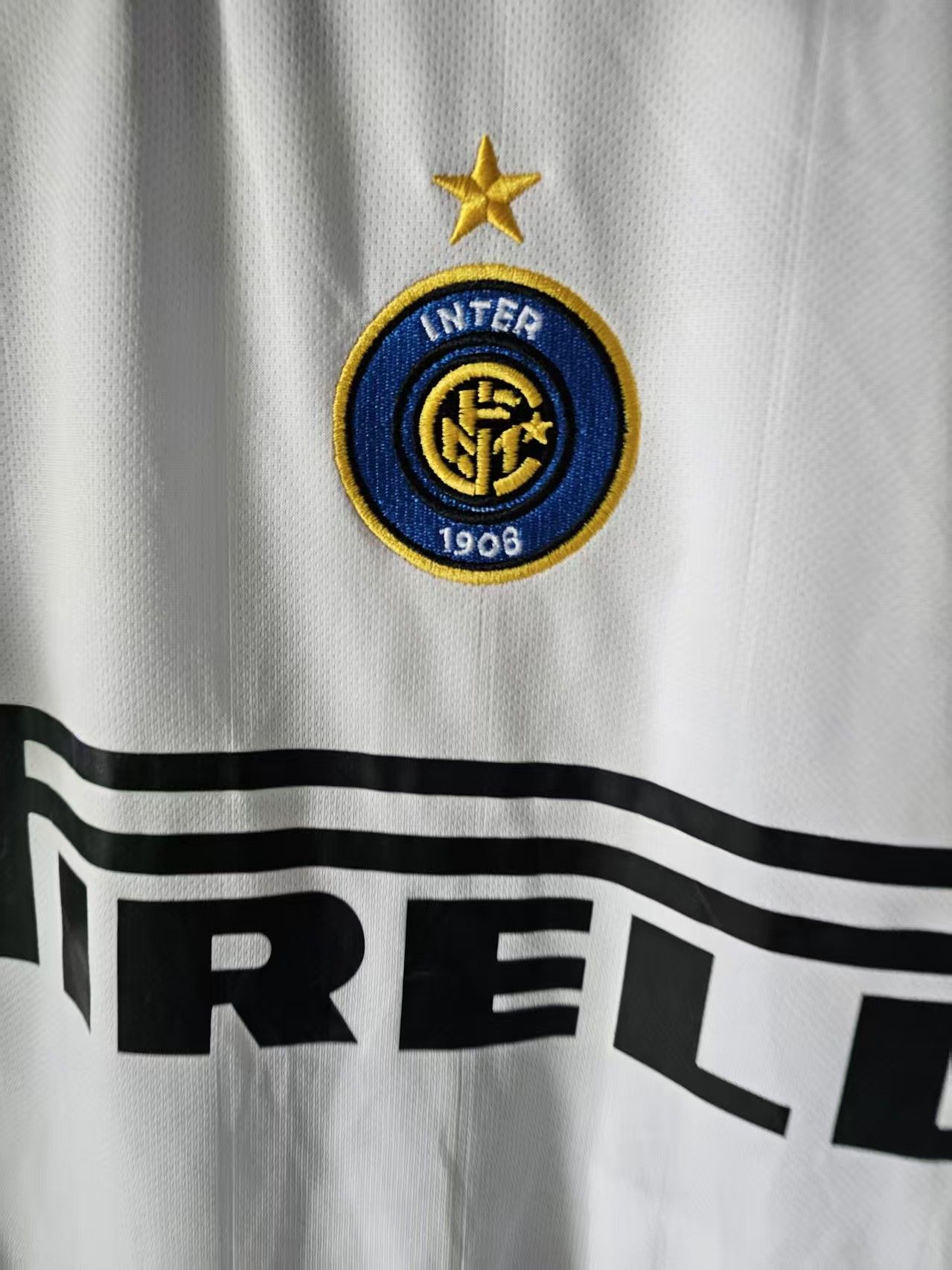 Other Inter Milan 20 Álvaro Recoba Jersey White Vintage Size US M / EU 48-50 / 2 - 4 Thumbnail
