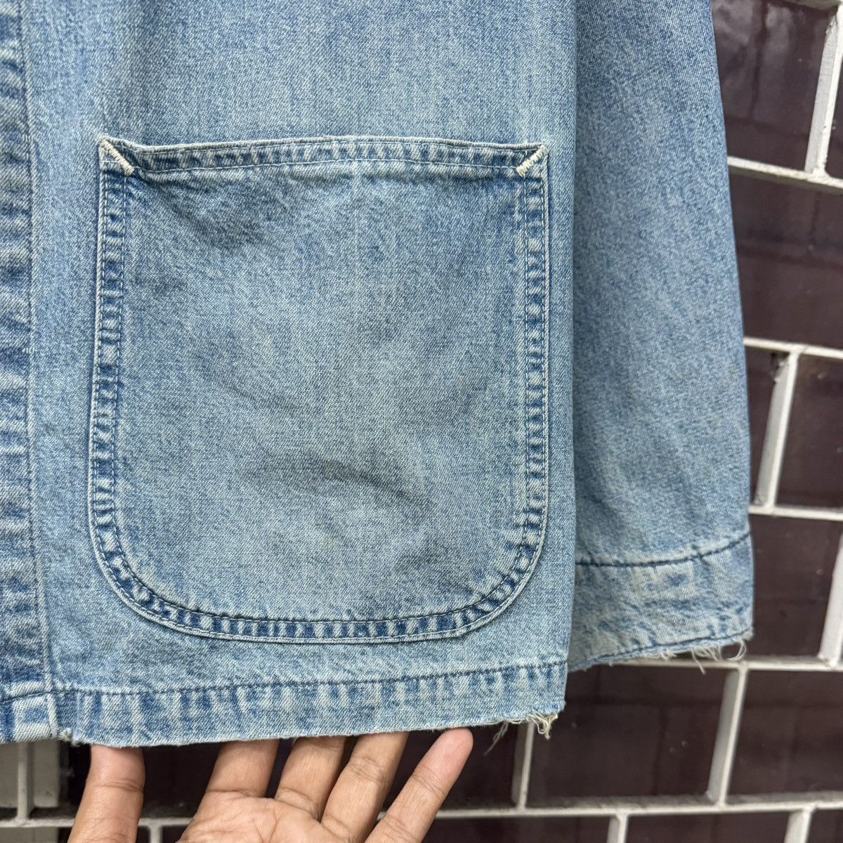 Carhartt VTG Carhartt Denim Chore Jacket Faded Distressed Workwear Size US L / EU 52-54 / 3 - 11 Thumbnail