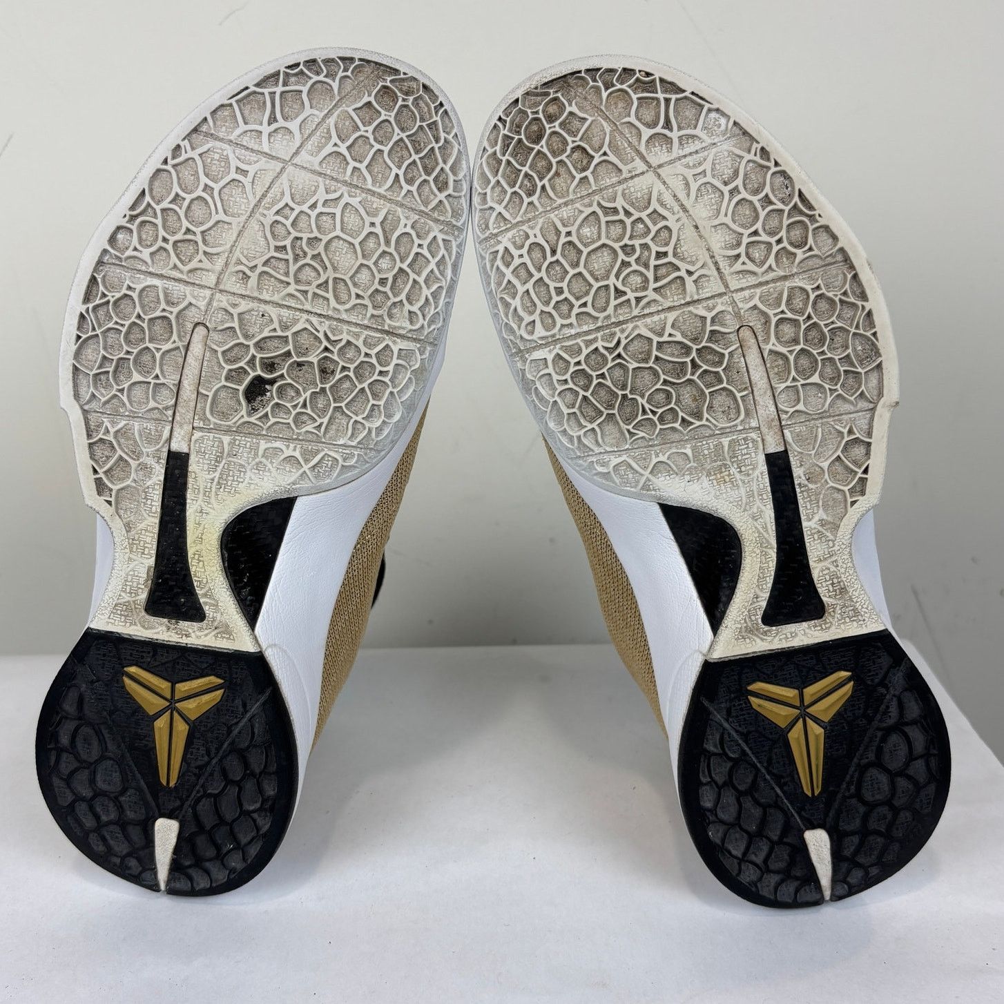 Nike Nike Zoom Kobe Icon Metallic Gold Sneakers Shoes Men's 9 Size US 9 / EU 42 - 8 Thumbnail