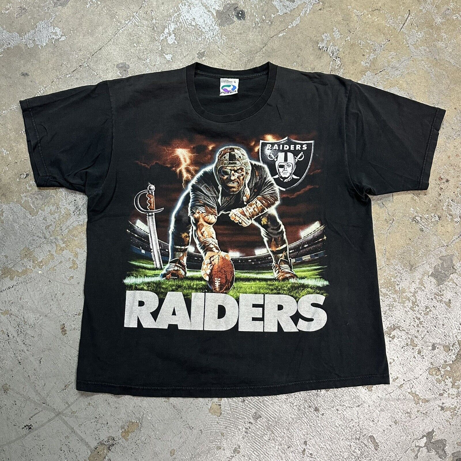 Liquid Blue × NFL Vintage 90s Liquid Blue Oakland Raiders Football Tee NFL Size US L / EU 52-54 / 3 - 1 Thumbnail
