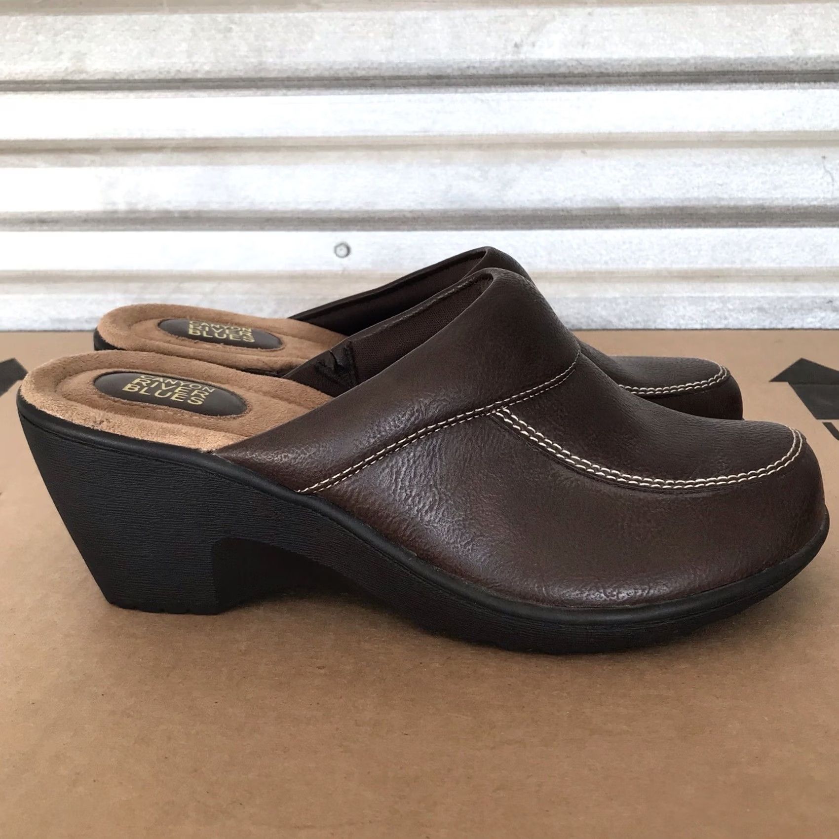 Vintage Canyon River Blues Women Dara Slip-On Block Heel Clogs Mules 8M Brown Casual Open Back Cushioned Comfort Stitching Detail Size US 7 / IT 37 - 2 Thumbnail