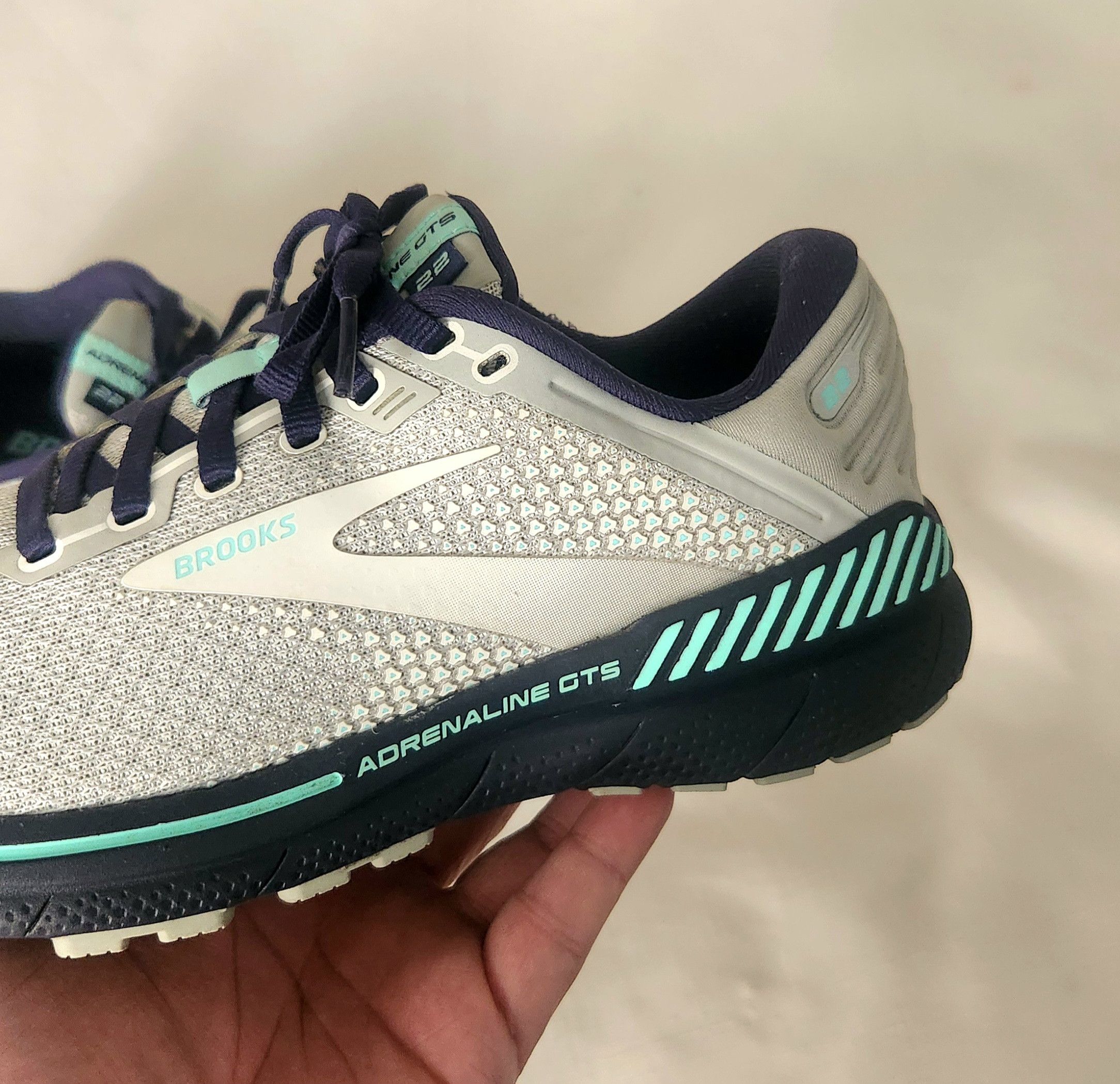 Saucony Brooks Adrenaline GTS 22 Low Grey/Peacoat Women's Size 8 Size US 8 / IT 38 - 2 Thumbnail