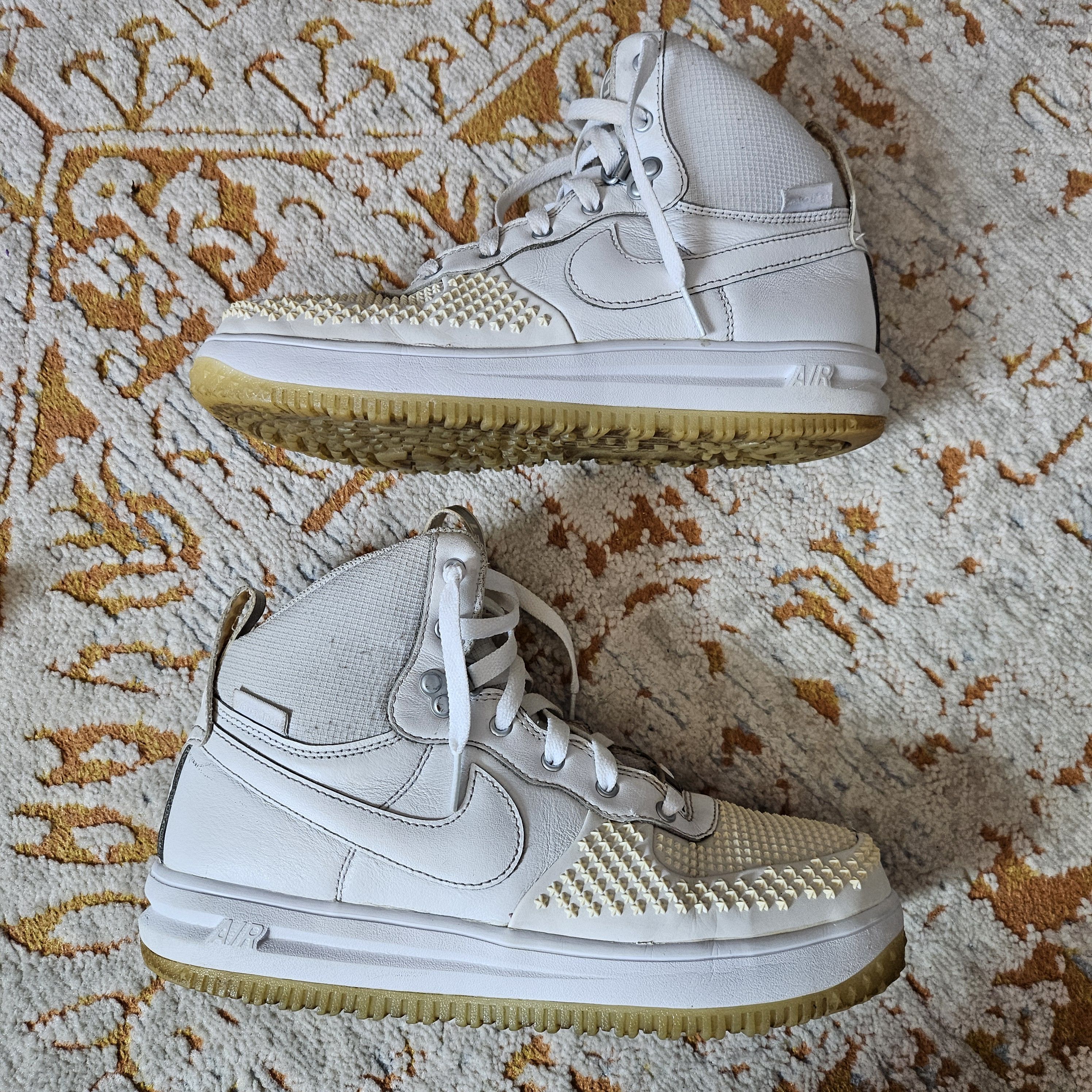 Nike Nike Air Force 1 "LF1 Duckboot Triple White" Size US 7 / EU 40 - 2 Thumbnail