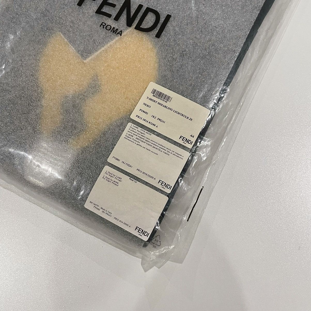 Fendi Fendi black T-shirt shearling lightbulb JE tee Size US S / EU 44-46 / 1 - 11 Thumbnail