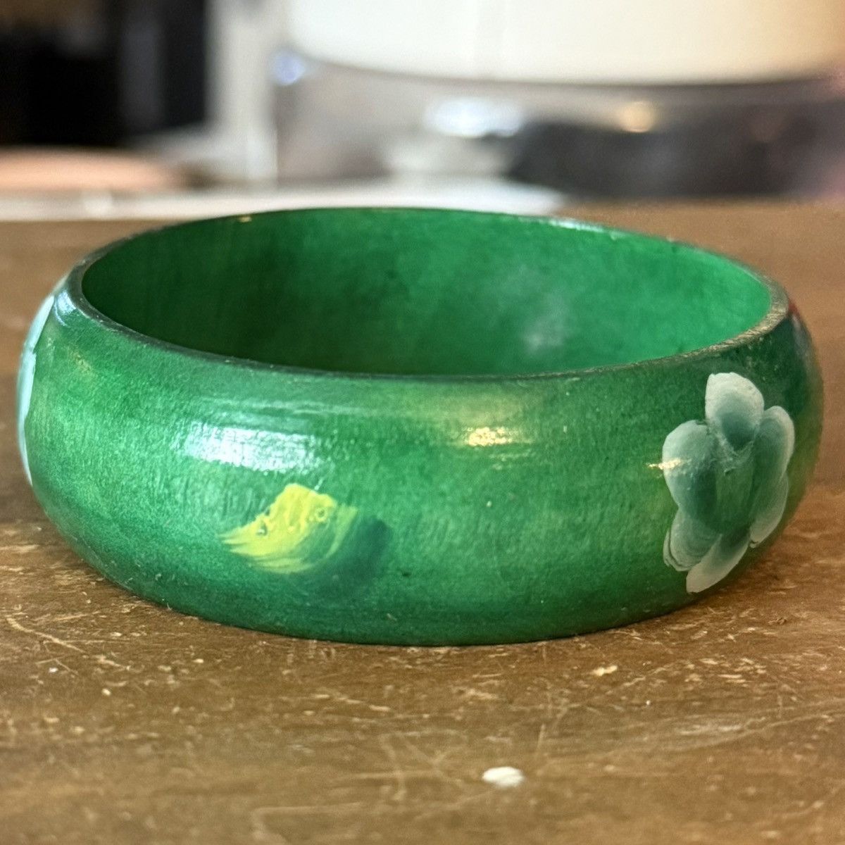 Vintage Vintage green wooden hand painted flower bangle bracelet Size ONE SIZE - 5 Thumbnail