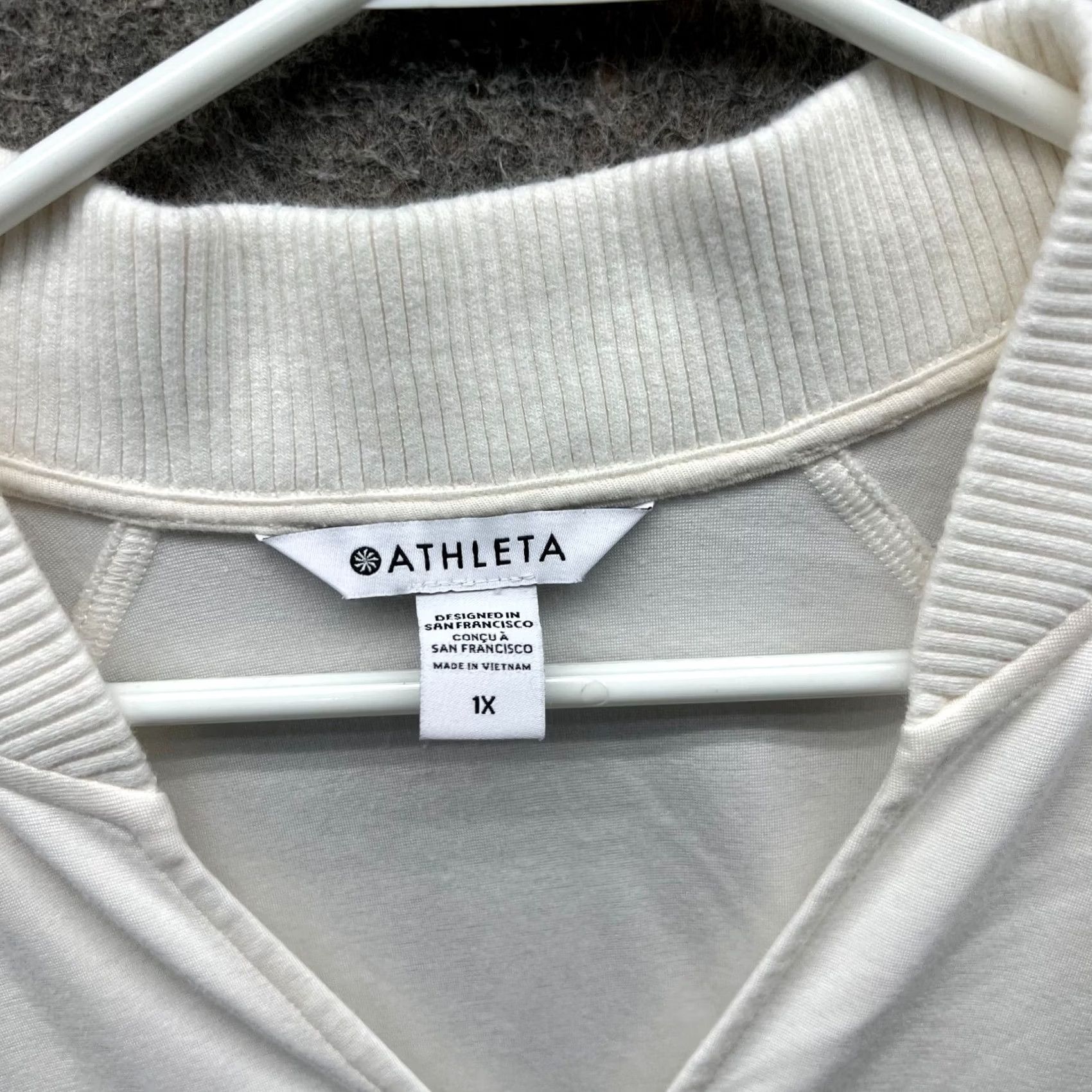 Athleta Athleta Sweatshirt Women 1X White Full Zip Pullover All Seasons Modern Regular Sleeve Long Zip Closure Activewear Winter Spring Fall Men? Ladies Size XL / US 12-14 / IT 48-50 - 6 Thumbnail