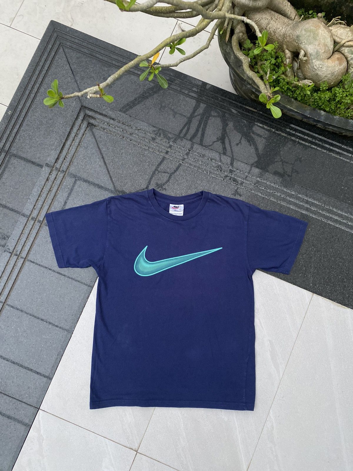 Nike × Vintage 90’s NIKE RARE Y2K BIG LOGO RETRO SWOOSH TEE TSHIRT Size US L / EU 52-54 / 3 - 1 Thumbnail