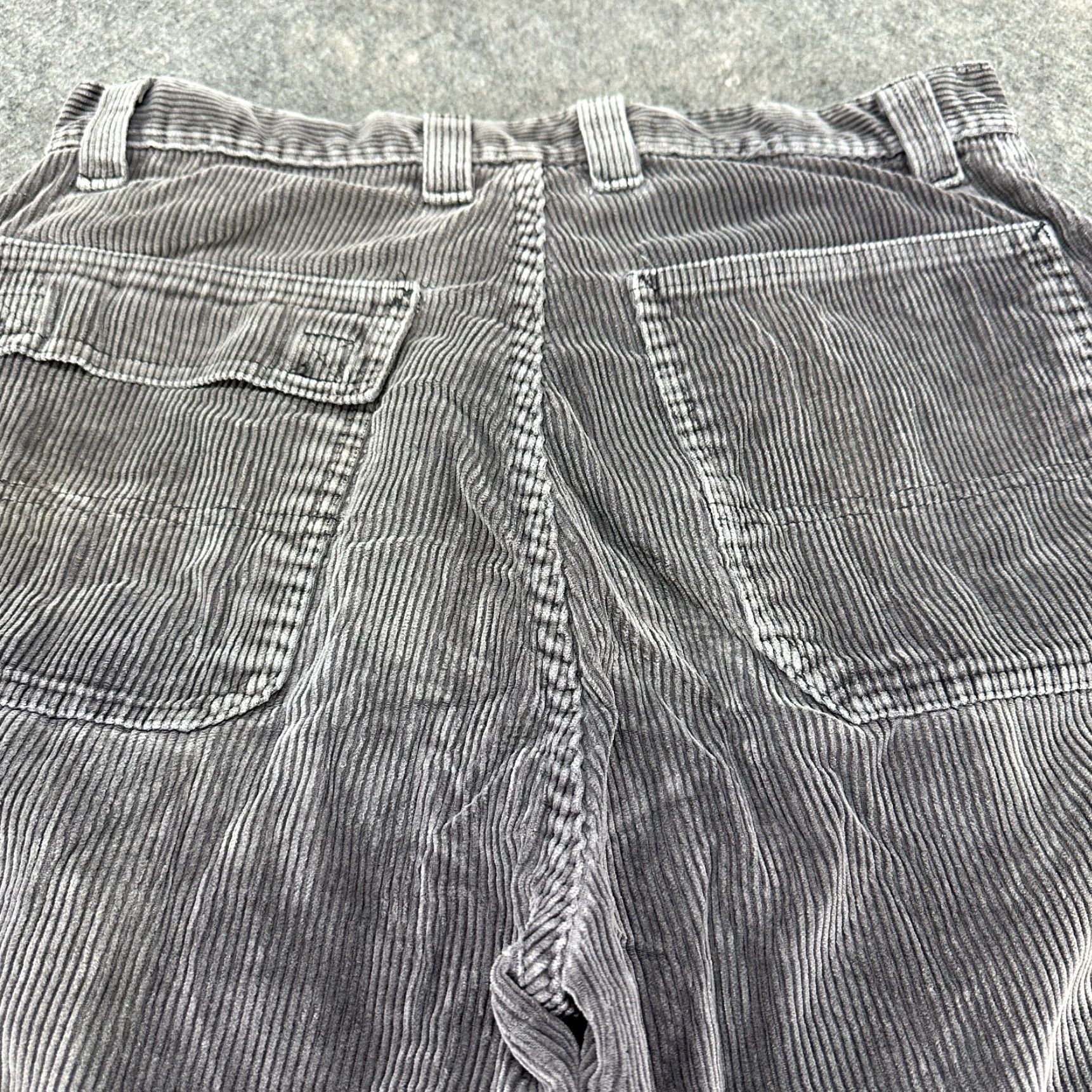 Vintage VINTAGE Badge Pants Mens 34x32 Gray Corduroy Cargo Straight 90s Grunge Baggy Carpenter Flat Front Inseam 32 Mens Size US 34 / EU 50 - 7 Thumbnail