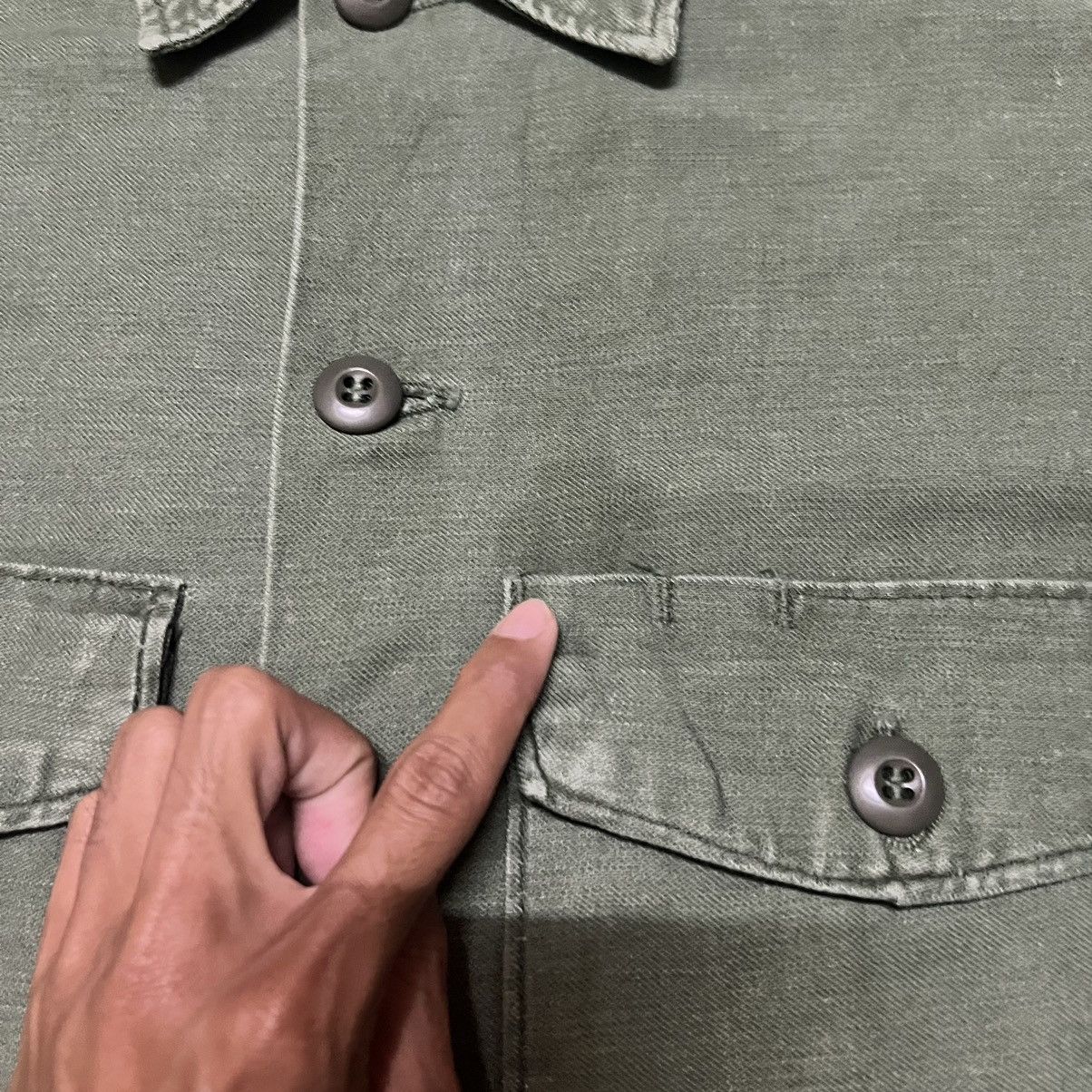 Vintage Vintage Military Army Issue Button Up Shirt Size US L / EU 52-54 / 3 - 5 Thumbnail