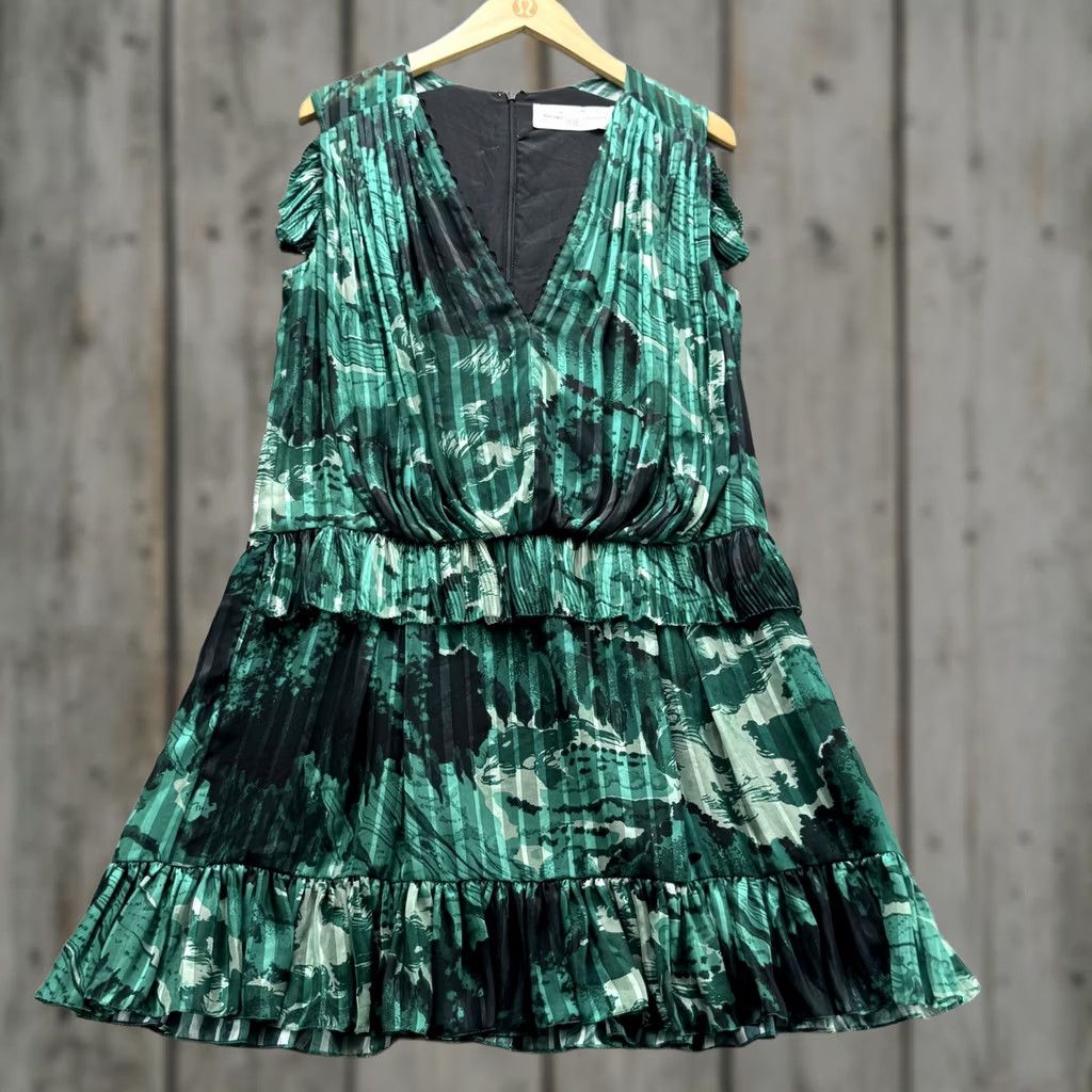 Victoria Beckham Victoria Victoria Beckham Dress Womens 8 Green Print Ruffle Sleeveless V-Neck Dress Size M / US 6-8 / IT 42-44 - 1 Thumbnail