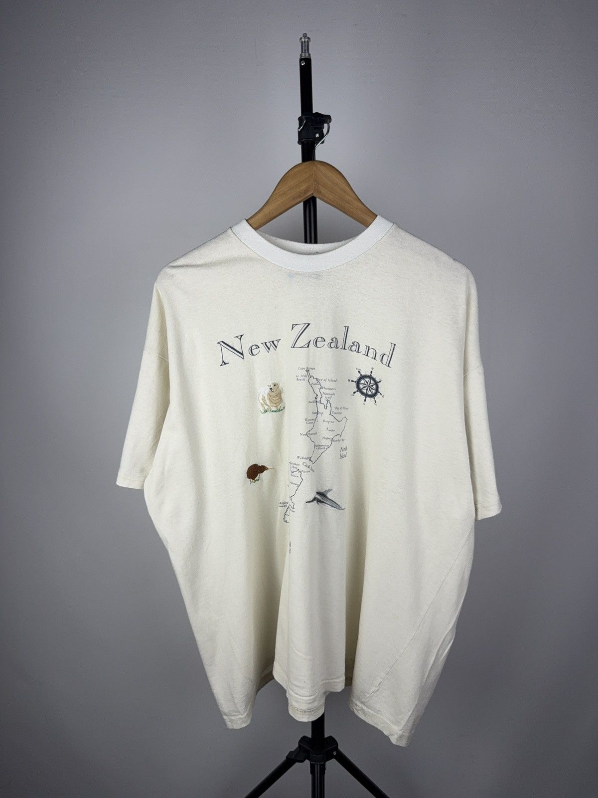 The Mountain Vintage Retro Travel 90s New Zealand Graphic logo Tee Shirt Size US XL / EU 56 / 4 - 1 Thumbnail