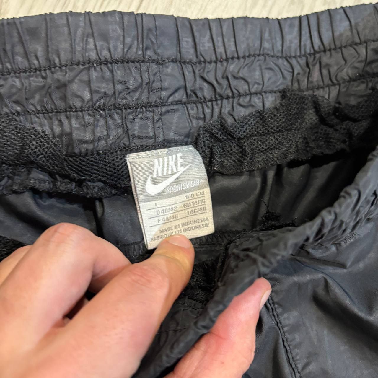 Nike Women’s Nike Vintage Nylon pants Size:L Size 28" / US 6 / IT 42 - 7 Thumbnail