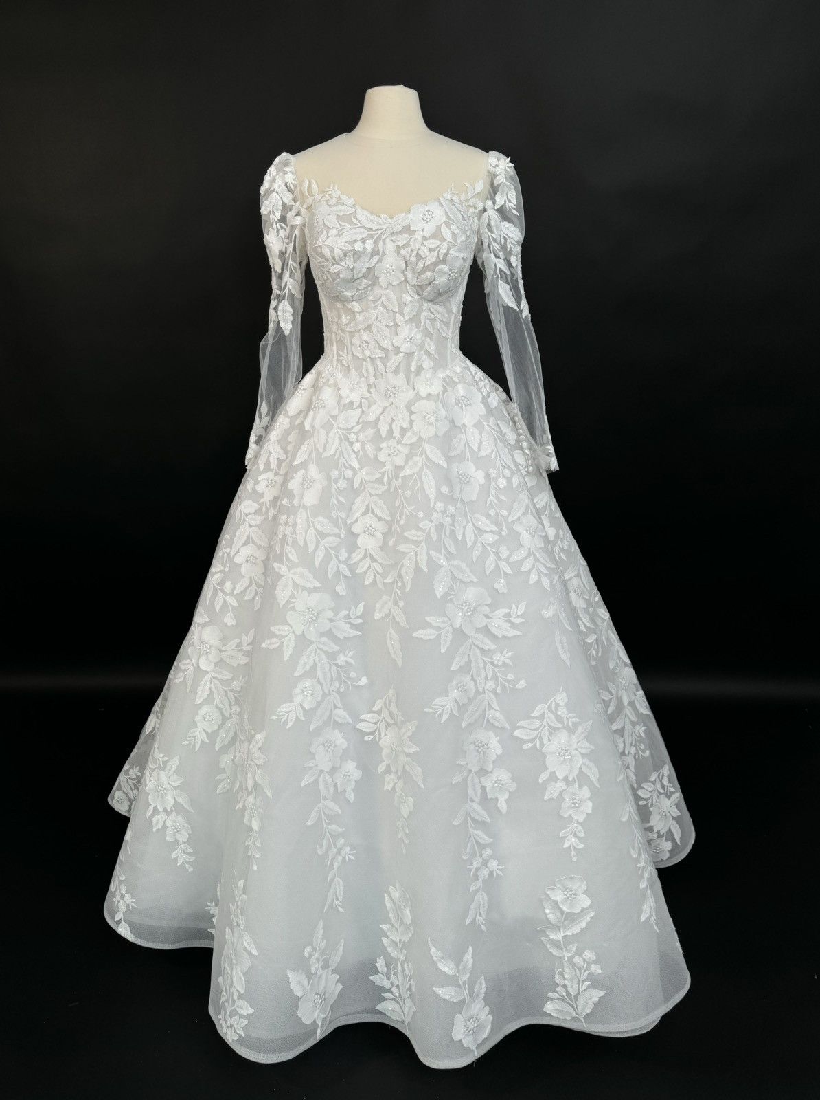 Other US 10 Anna Augusta Embroidered Lace Bridal Gown Size L / US 10 / IT 46 - 2 Thumbnail