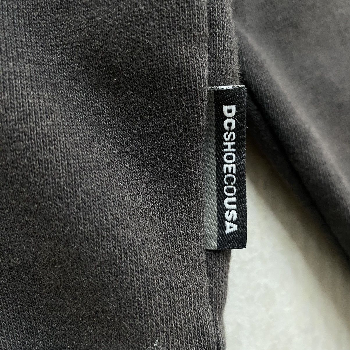 DC Vintage DC Shoes Co USA Hoodie Big Logo Embroidered Black Size US L / EU 52-54 / 3 - 10 Thumbnail