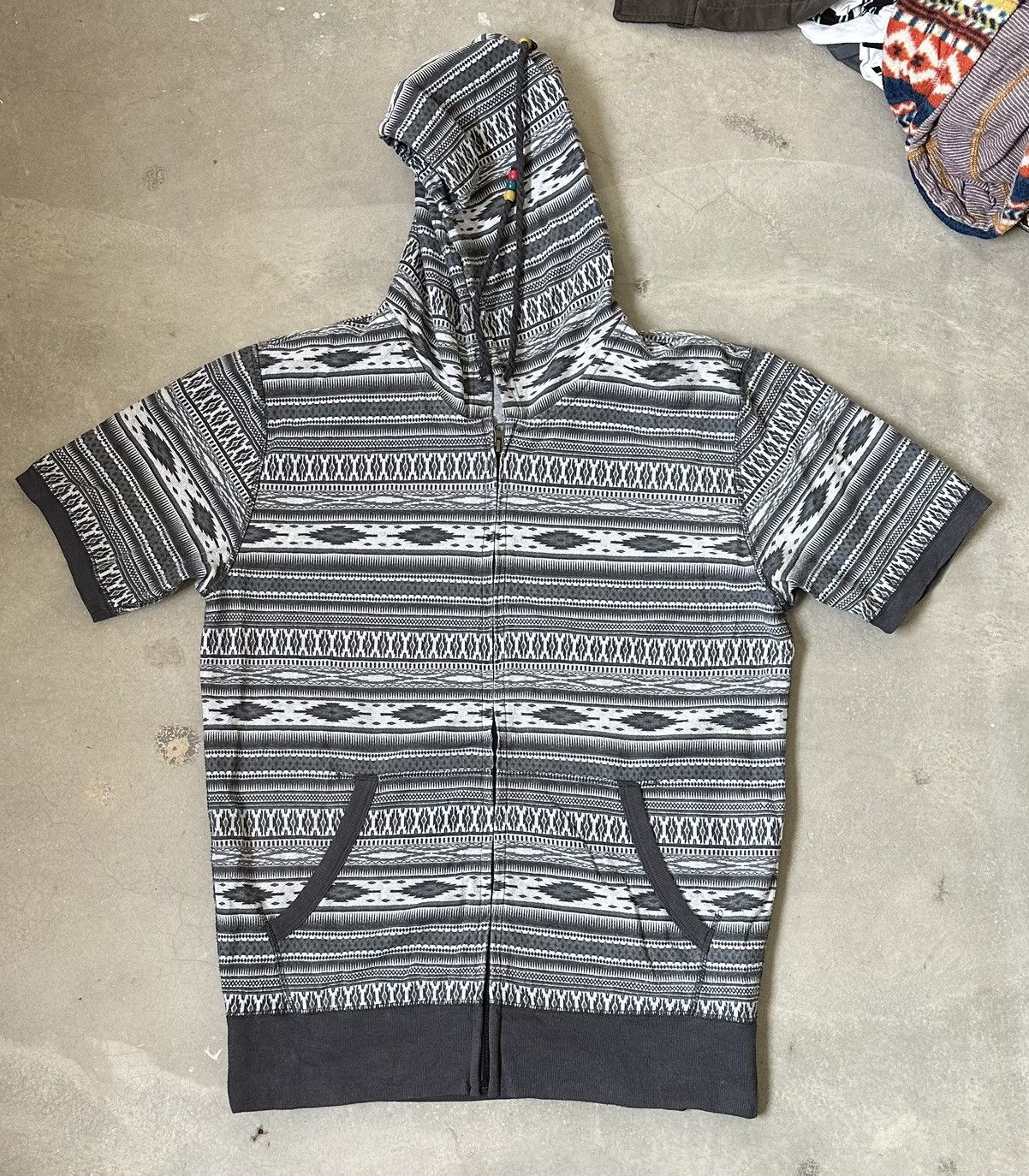 Japanese Brand SORRIDERE SHORT SLEEVE AZTEC HOODIE Size US M / EU 48-50 / 2 - 1 Thumbnail