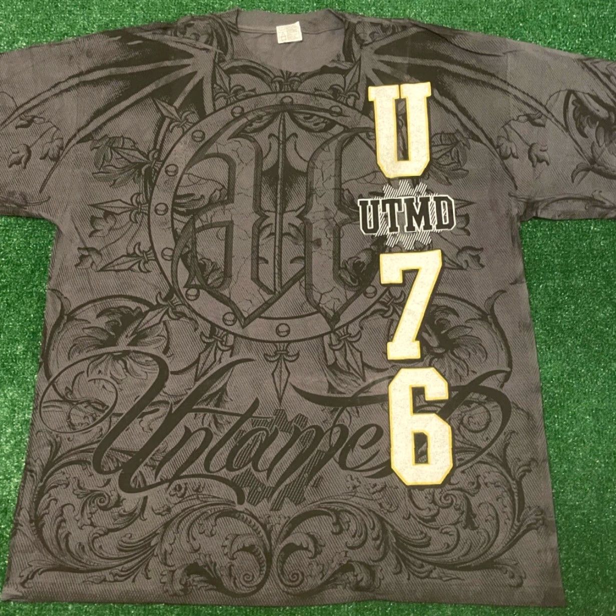 Logo 7 VINTAGE Untamed MMA All Over Print Wings Grunge Punk VTG Shirt Mens XL Gray Logo T-Shirt Size US XL / EU 56 / 4 - 4 Thumbnail