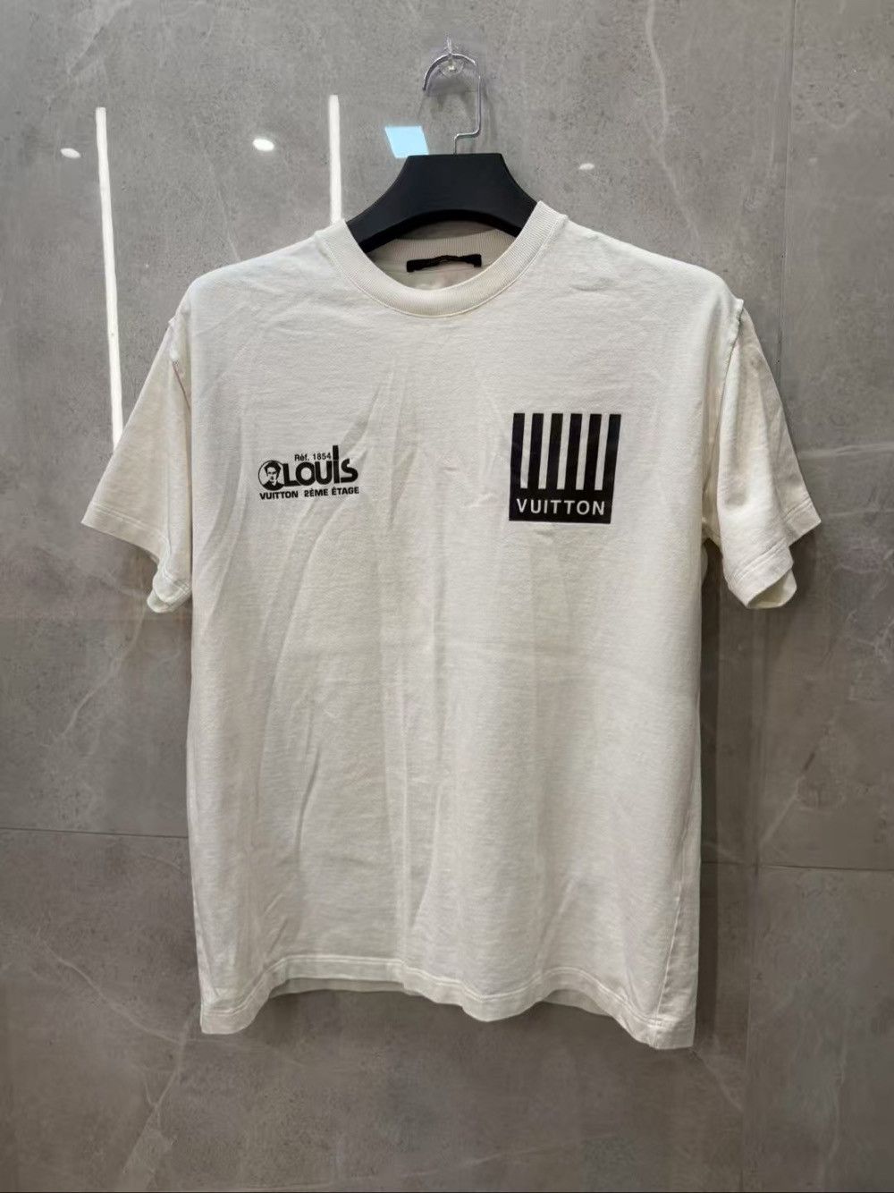 Louis Vuitton Louis Vuitton Graphic Logo T-Shirt Size L Size US L / EU 52-54 / 3 - 1 Thumbnail