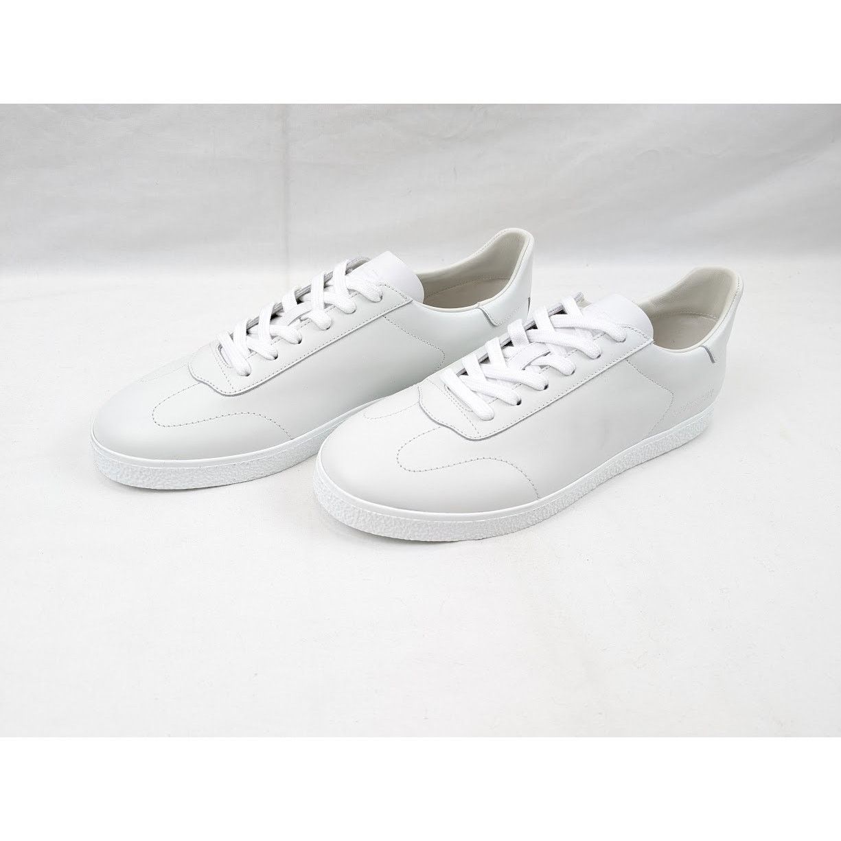 Givenchy o1rshd1 Low-Top Sneakers in White Size US 10 / EU 43 - 18 Thumbnail
