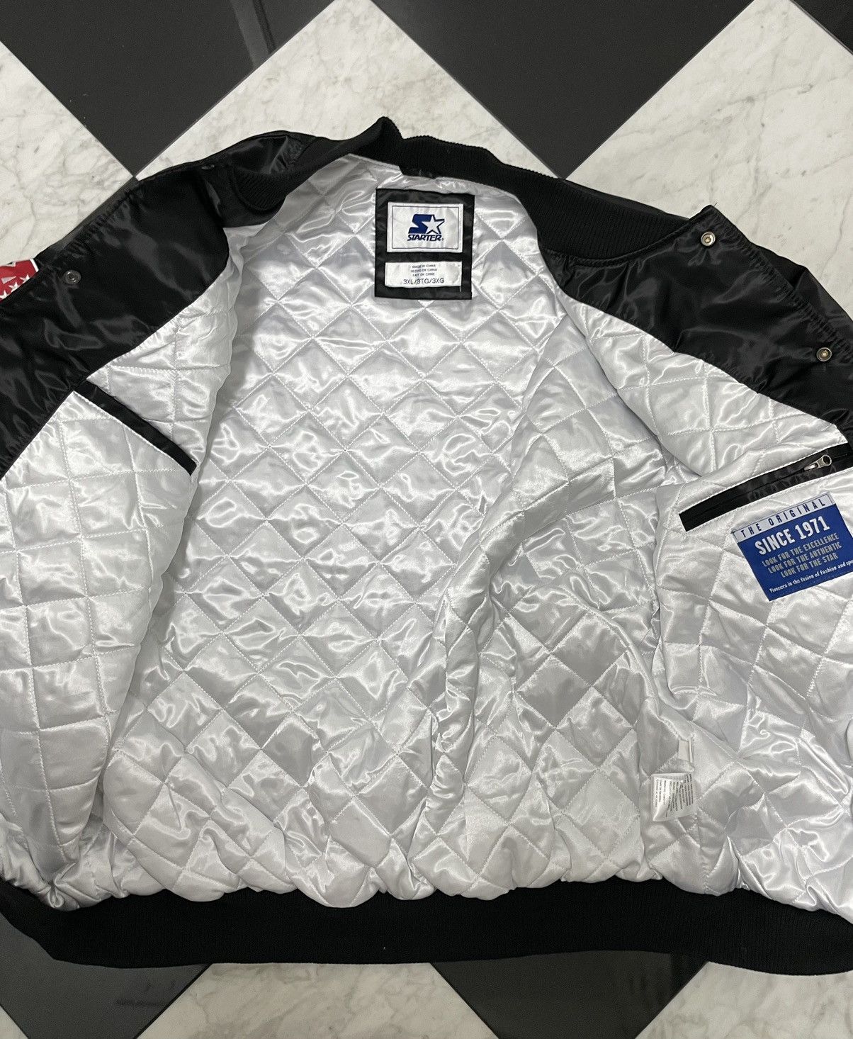 Starter 🔥 Raiders starter Jacket XL i also have it in Large Size US XL / EU 56 / 4 - 4 Thumbnail