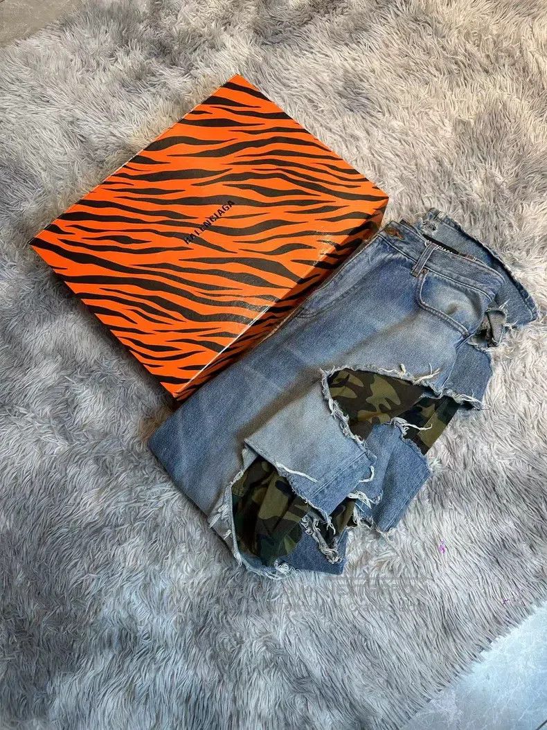 Balenciaga Balenciaga size XS Distressed Pants, Jeans, Long Trousers Size US 27 - 9 Thumbnail