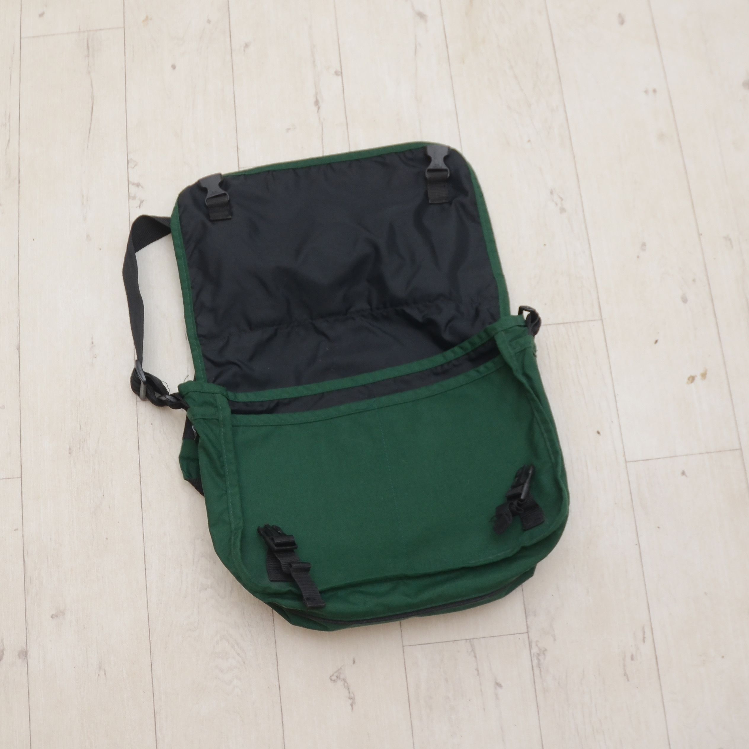 Eastpak Vintage Eastpak Teal Green Nylon Zipper Adjustable Made USA Size ONE SIZE - 8 Thumbnail