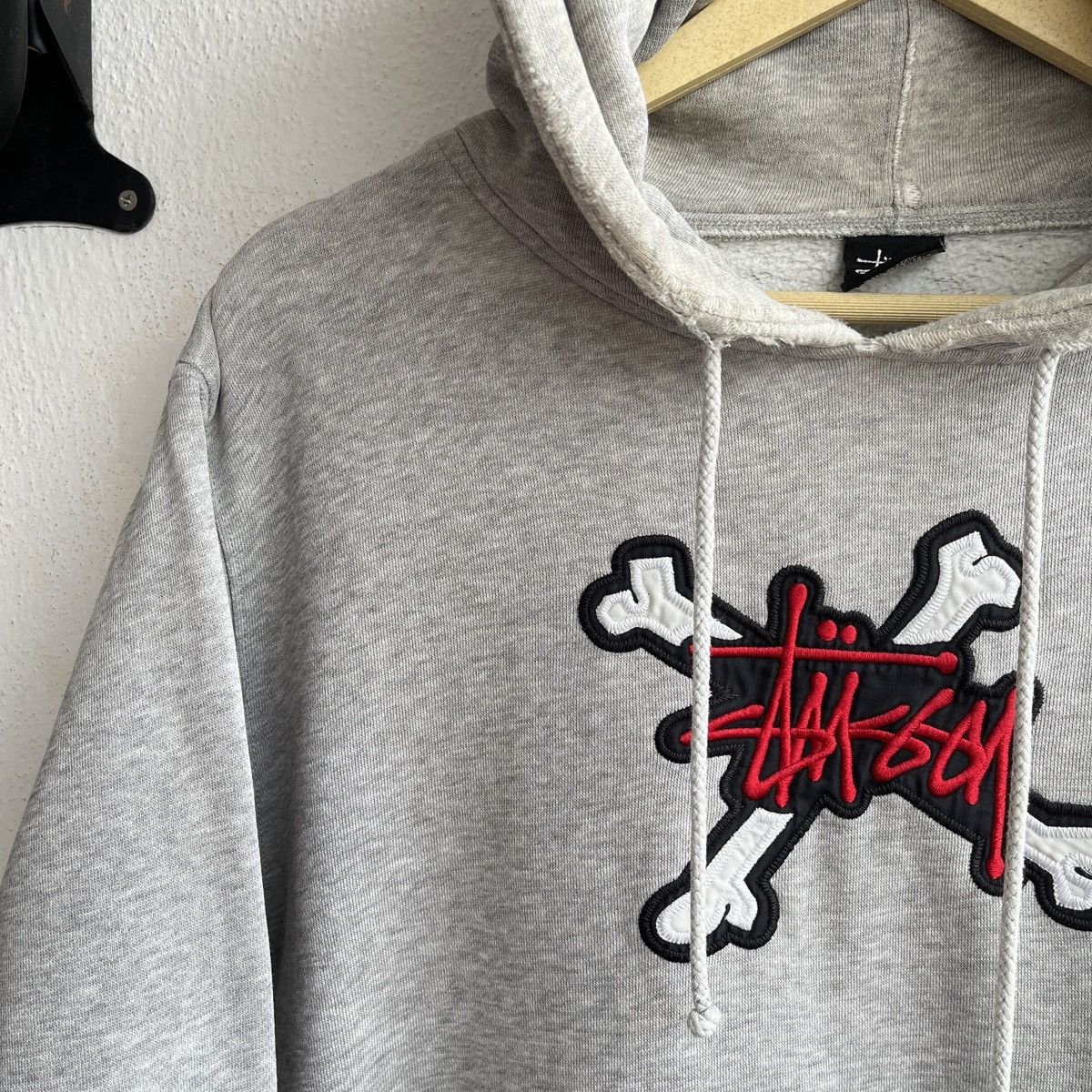 VINTAGE STUSSY SKULL BIG LOGO FRONT DISTRESSED HOODIE
