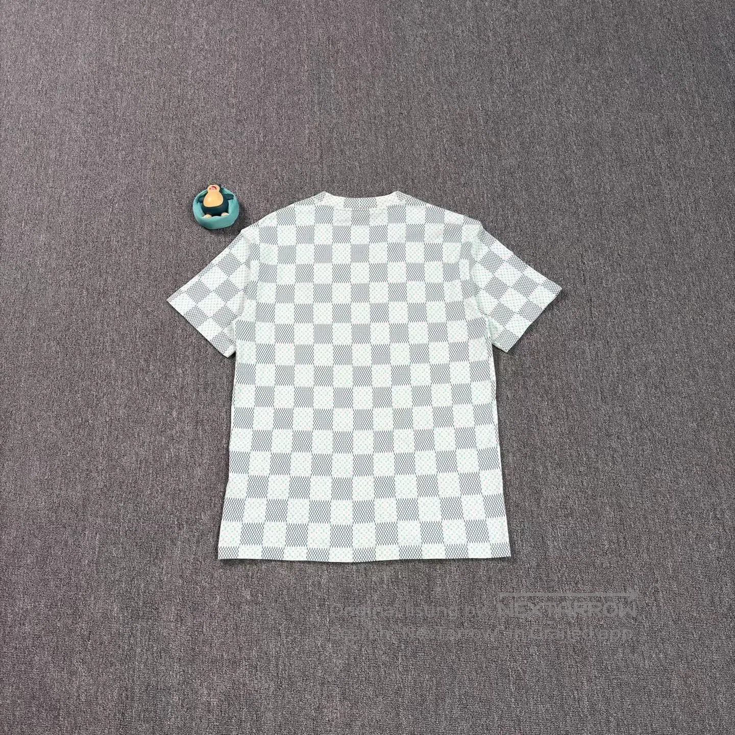 Louis Vuitton LV White Green Checkerboard Print T-shirt. Size US M / EU 48-50 / 2 - 2 Thumbnail