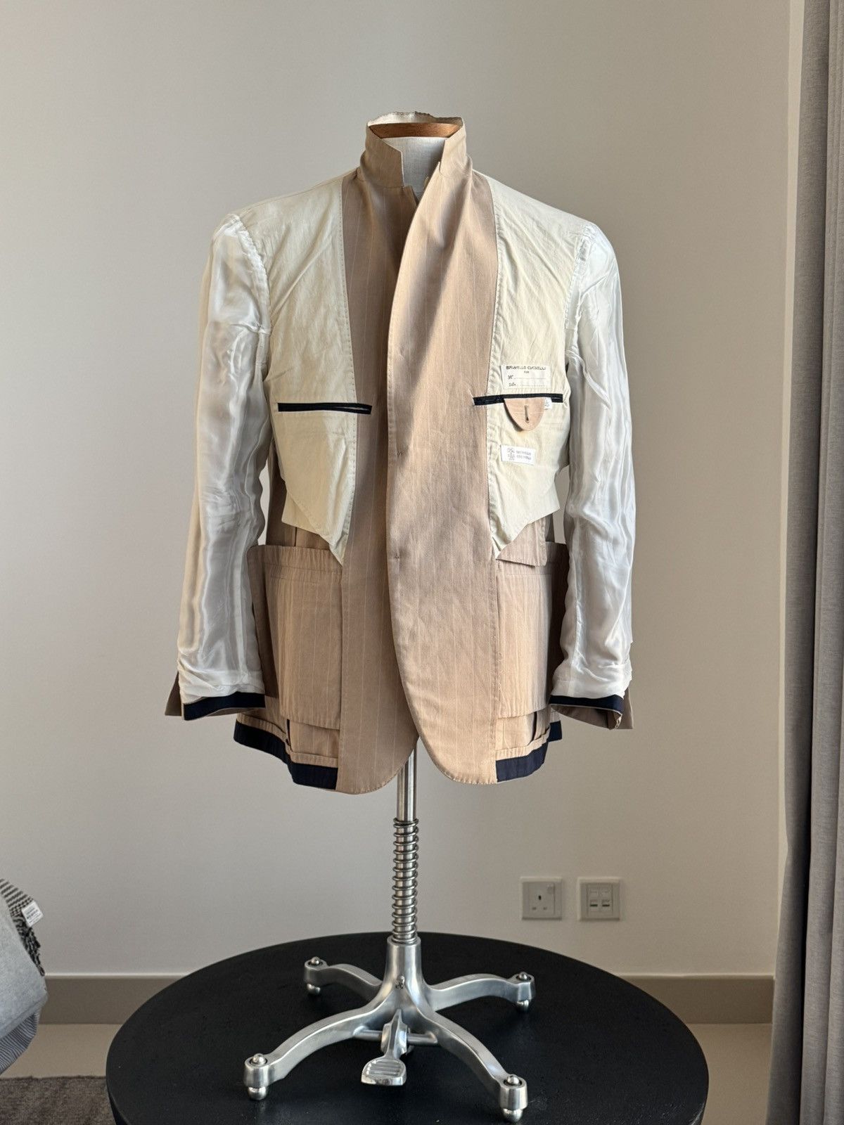 Brunello Cucinelli DEAL! Brunello Cucinelli Beige Stripped Blazer Size 42R - 5 Thumbnail