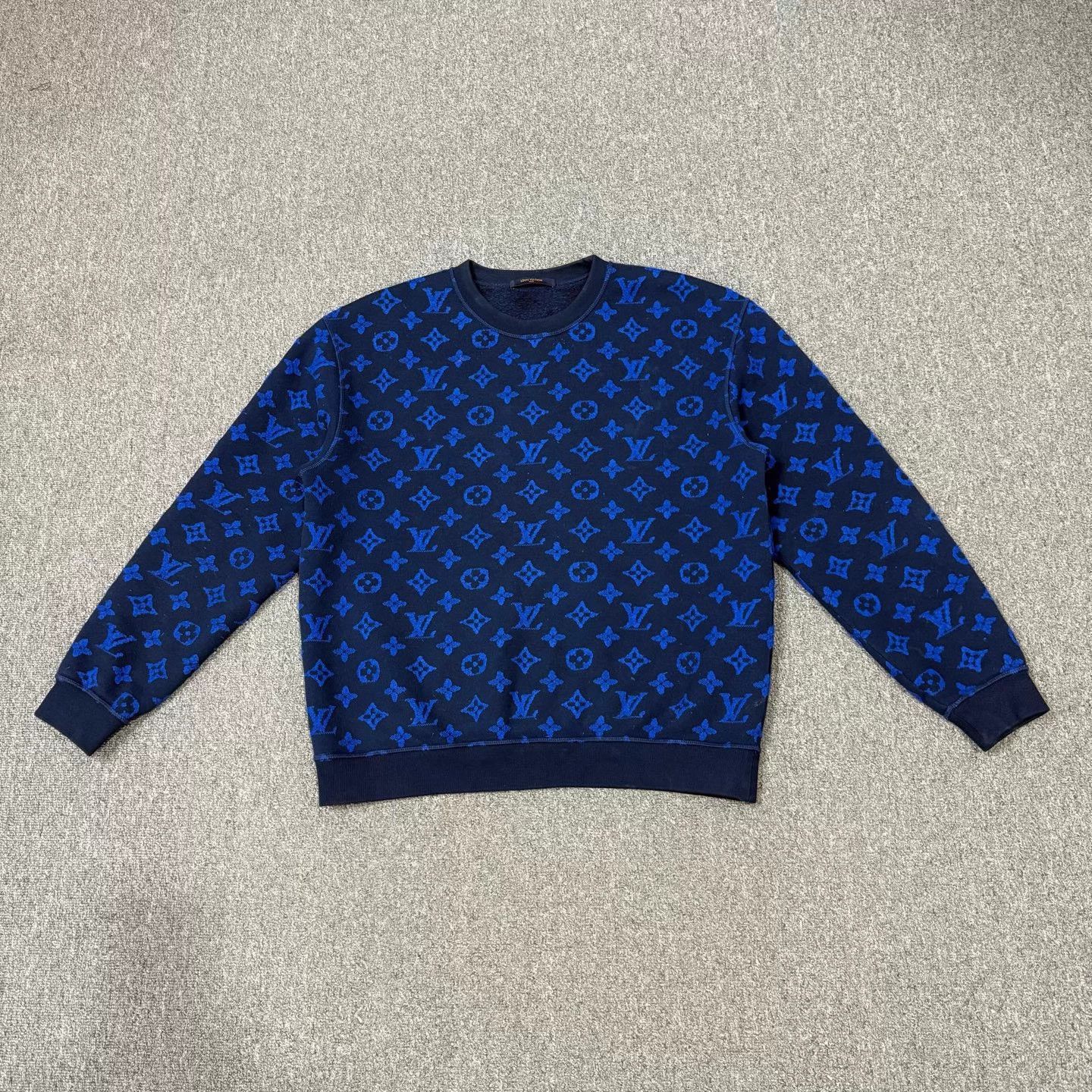 Louis Vuitton LV blue flocked Monogram allover sweatshirt L 95 New Size US L / EU 52-54 / 3 - 1 Thumbnail