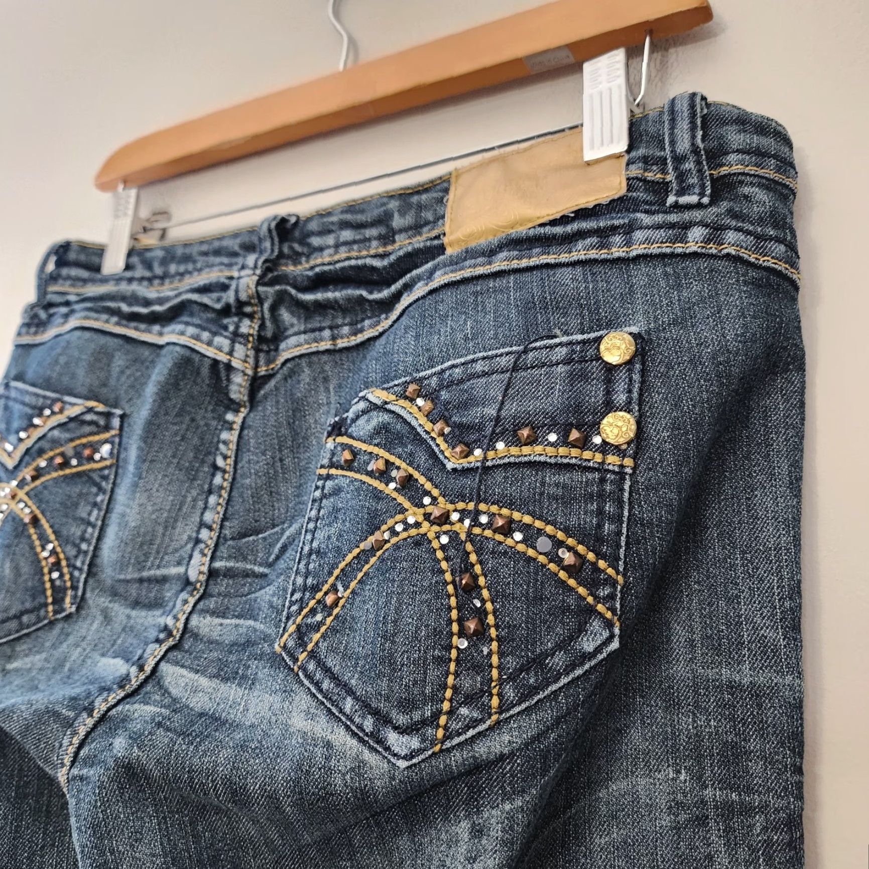 Vintage VINTAGE Apple Bottoms Jeans Women Long 32x33 Distressed Studded Dark Wash 9/10 Blue Straight Mens? Wait. Size 24" / US 00 / IT 34 - 4 Thumbnail