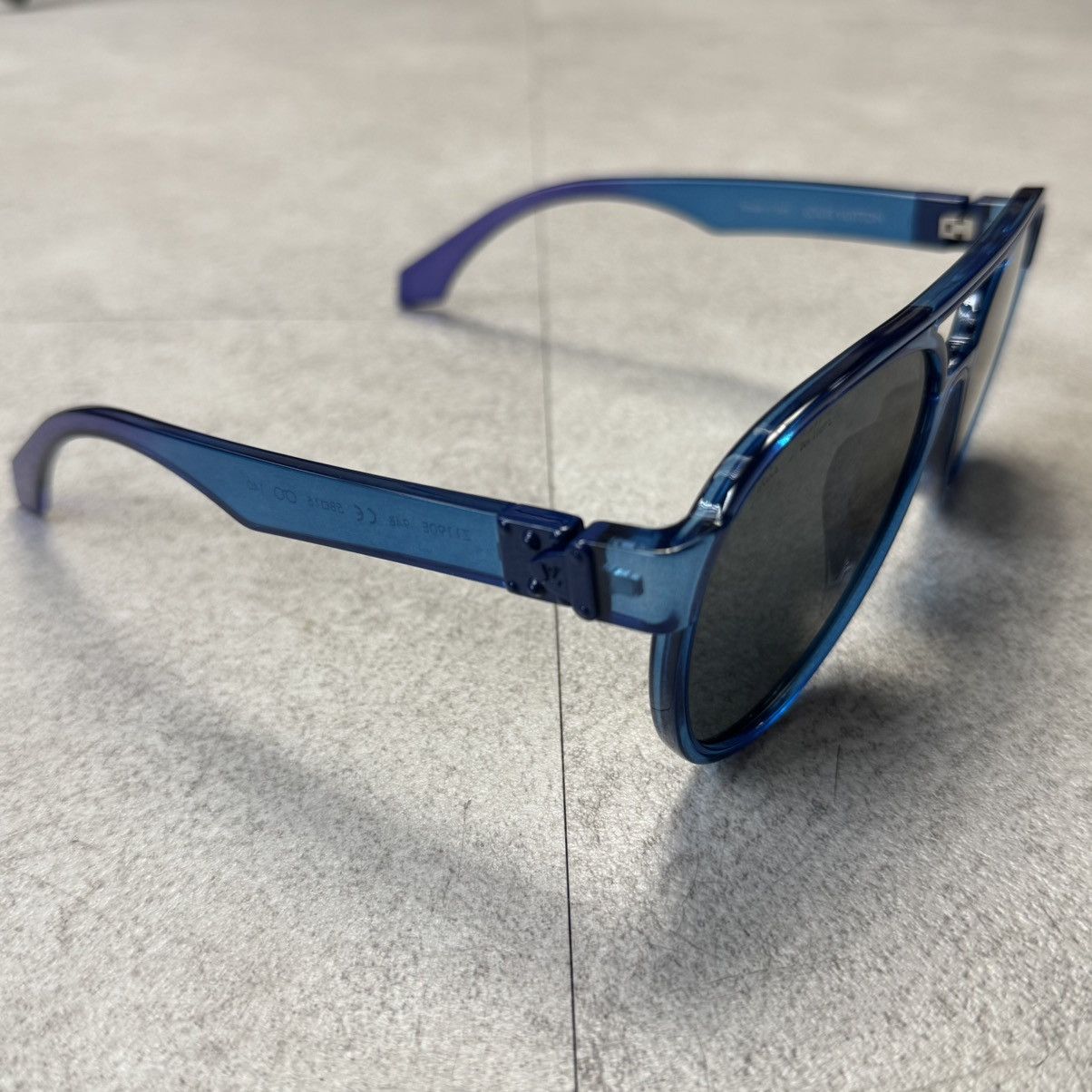 Louis Vuitton Louis Vuitton Z1190E Pilot Rainbow Blue Sunglasses Size ONE SIZE - 3 Thumbnail