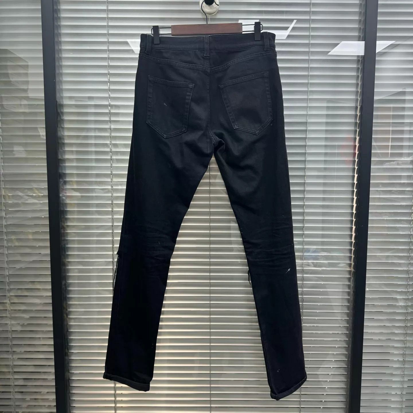 Saint Laurent Paris SLP D02 Knee Knife-Cut Ripped Jeans 32 Like New Size US 32 / EU 48 - 2 Thumbnail