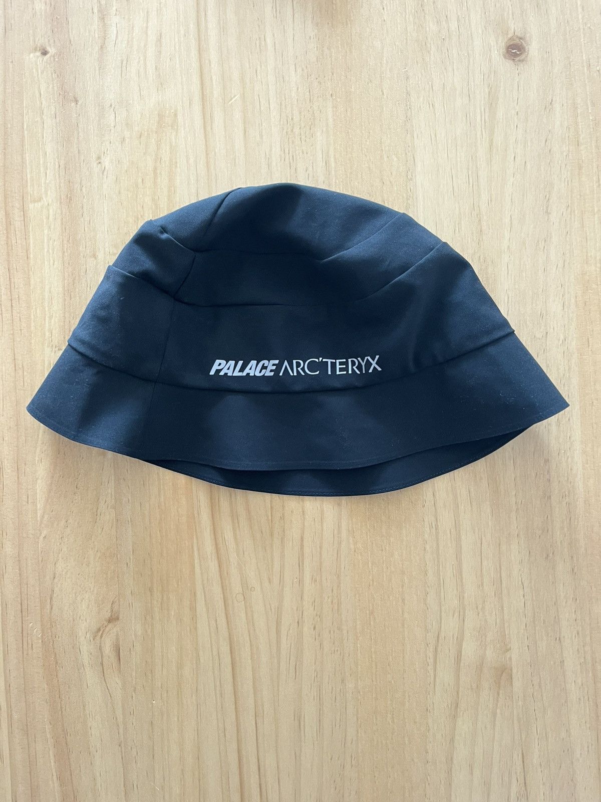 Arc'teryx × Palace Palace Arcteryx Sinsolo Bucket Hat Size ONE SIZE - 1 Thumbnail