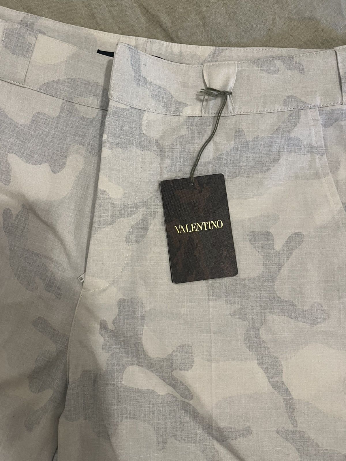 Valentino Camo Shorts WV3RDA937N5 Size US 30 / EU 46 - 2 Thumbnail