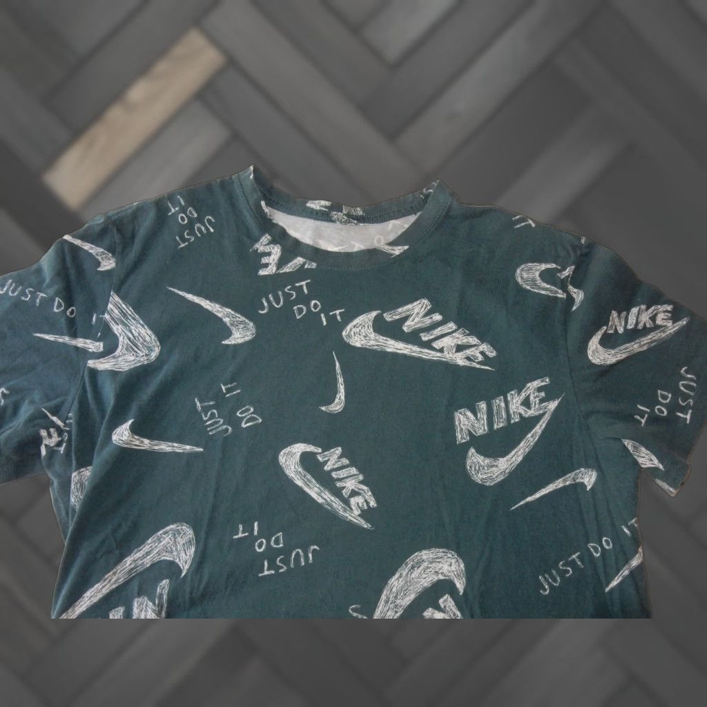 Nike Nike Men's T Shirt XXL Size All Over Chalk Graphic Print Short Sleeve Green Cotton Shirts Mens Size US XXL / EU 58 / 5 - 1 Thumbnail