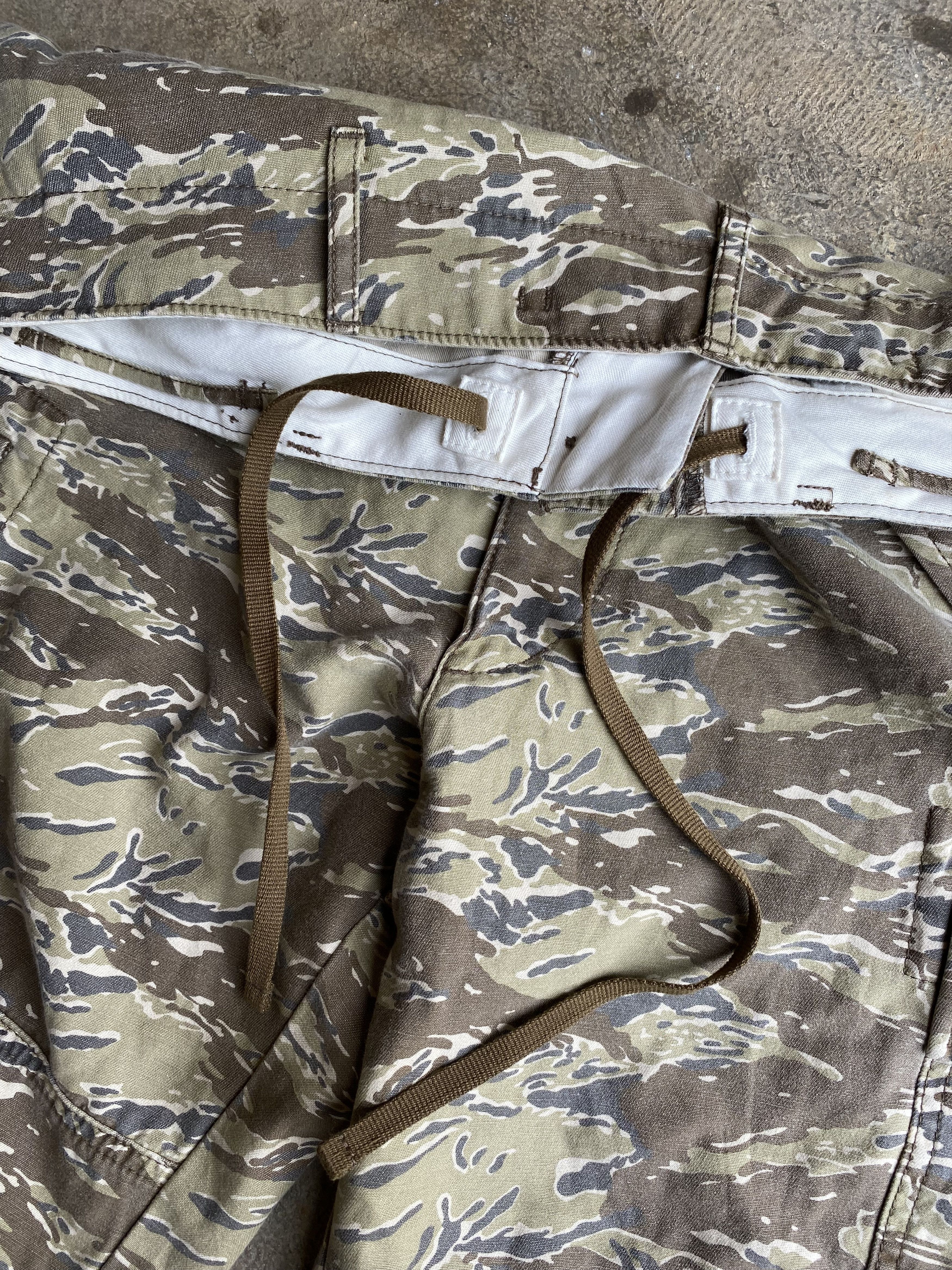 Uniqlo Uniqlo tiger strippe military cargo pants Size US 34 / EU 50 - 3 Thumbnail