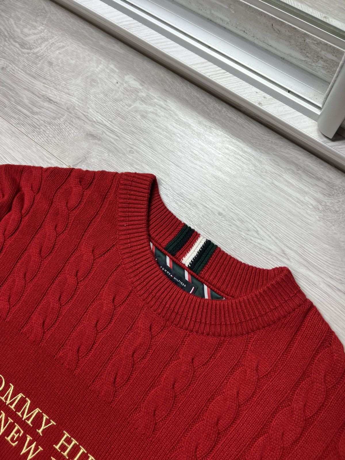 Tommy Hilfiger Tommy Hilfiger New York Graphic Cable Knit Sweater Pullover Size US L / EU 52-54 / 3 - 7 Thumbnail