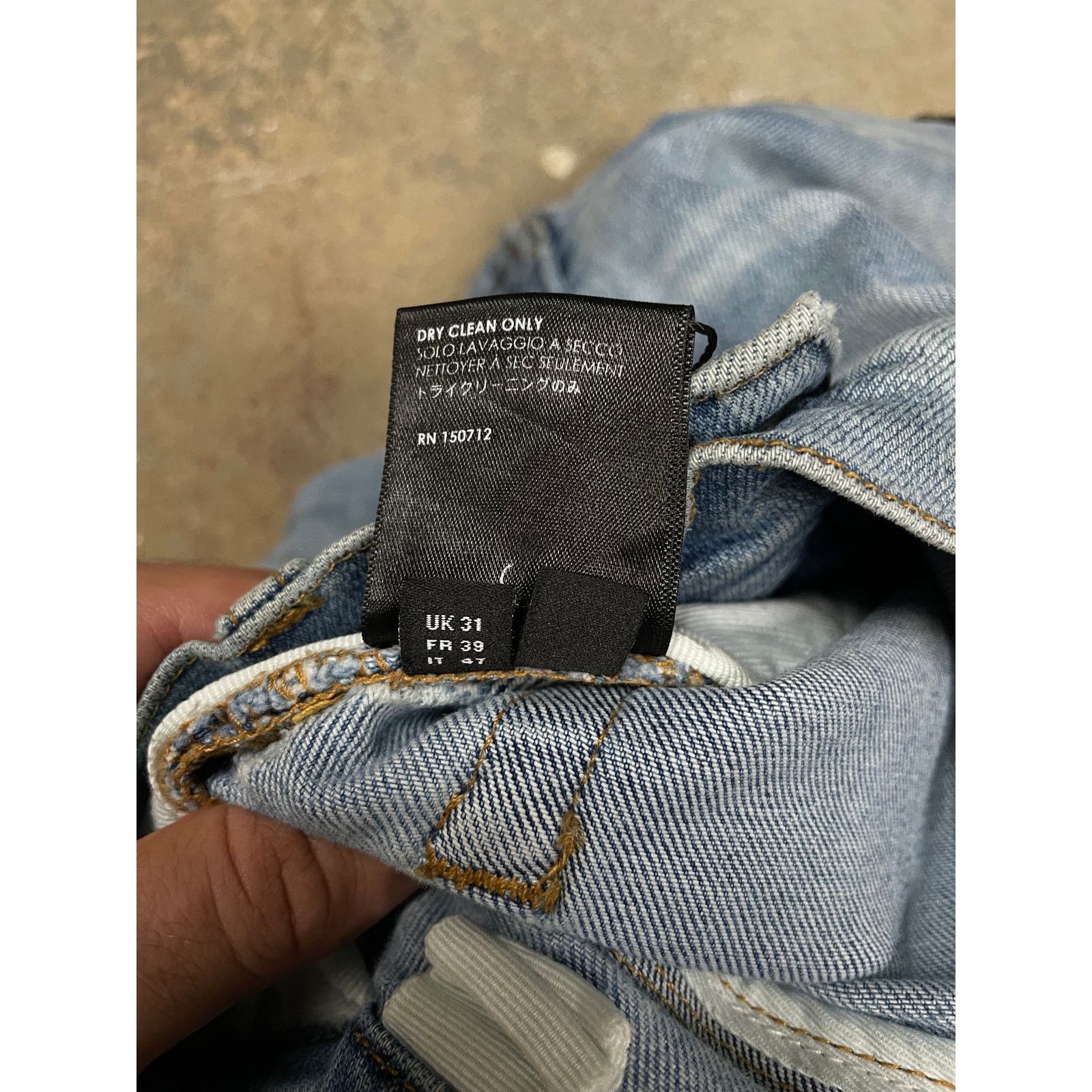 Amiri Amiri Thrasher Lightwash Swan Patch 31 Used Size US 31 - 6 Thumbnail