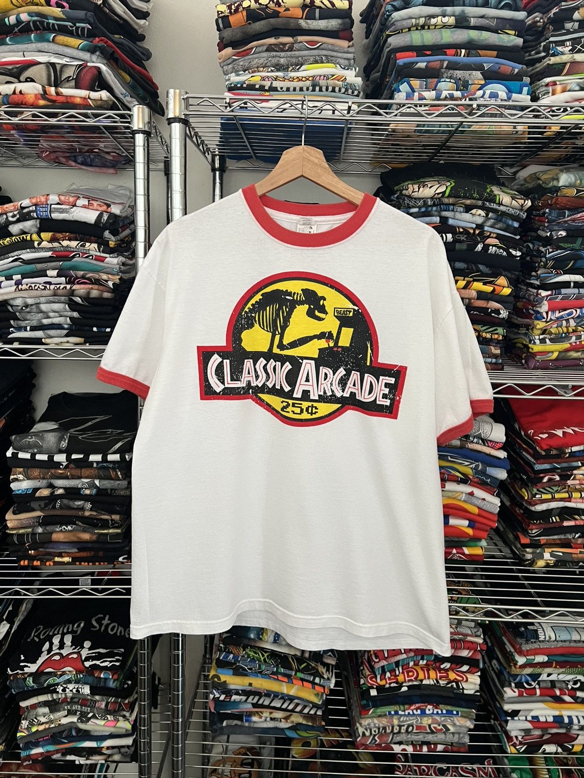 Universal Studios 2000s Jurassic Park Classic Arcade Parody Movie Tee Size US XL / EU 56 / 4 - 1 Thumbnail