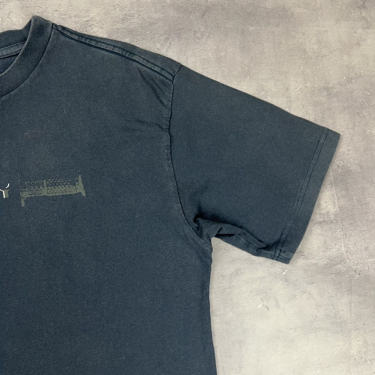 Oakley Rare! Oakley Factory Pilot Knife Logo Tee Big 00s Size US M / EU 48-50 / 2 - 5 Thumbnail