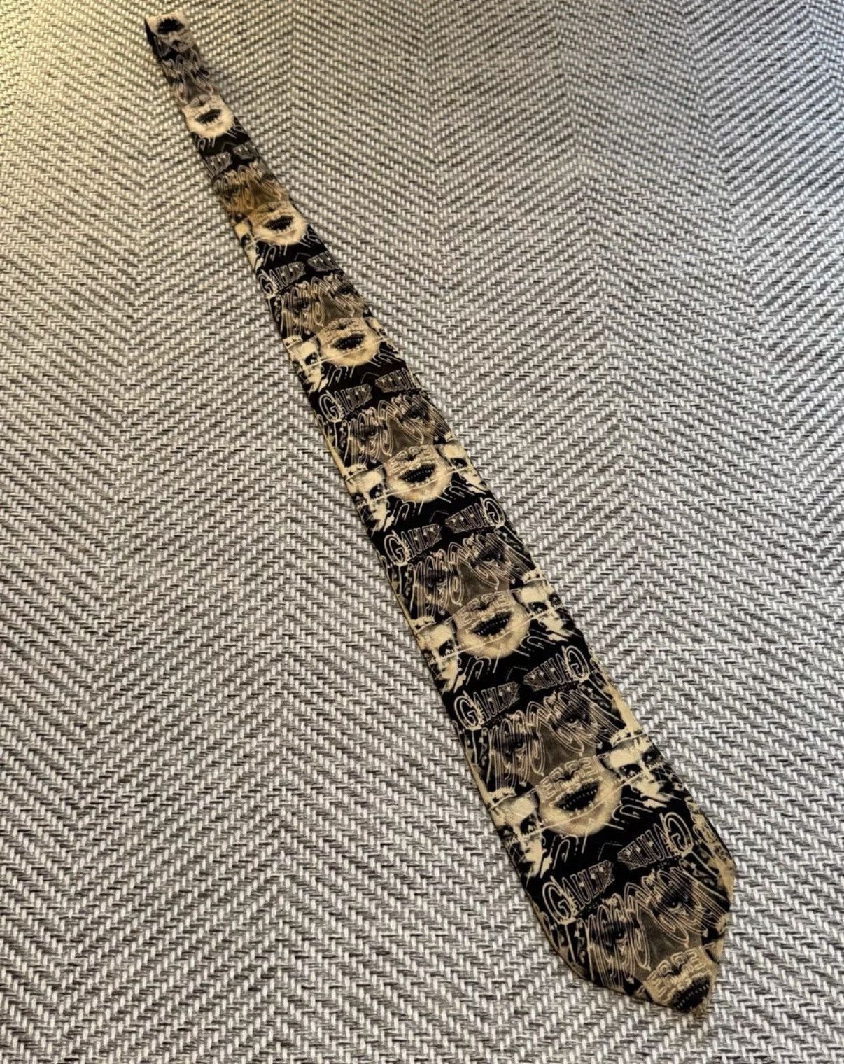 Jean Paul Gaultier Jean Paul Gaultier Abstract Collage Face Silk Tie K24 Size ONE SIZE - 6 Thumbnail