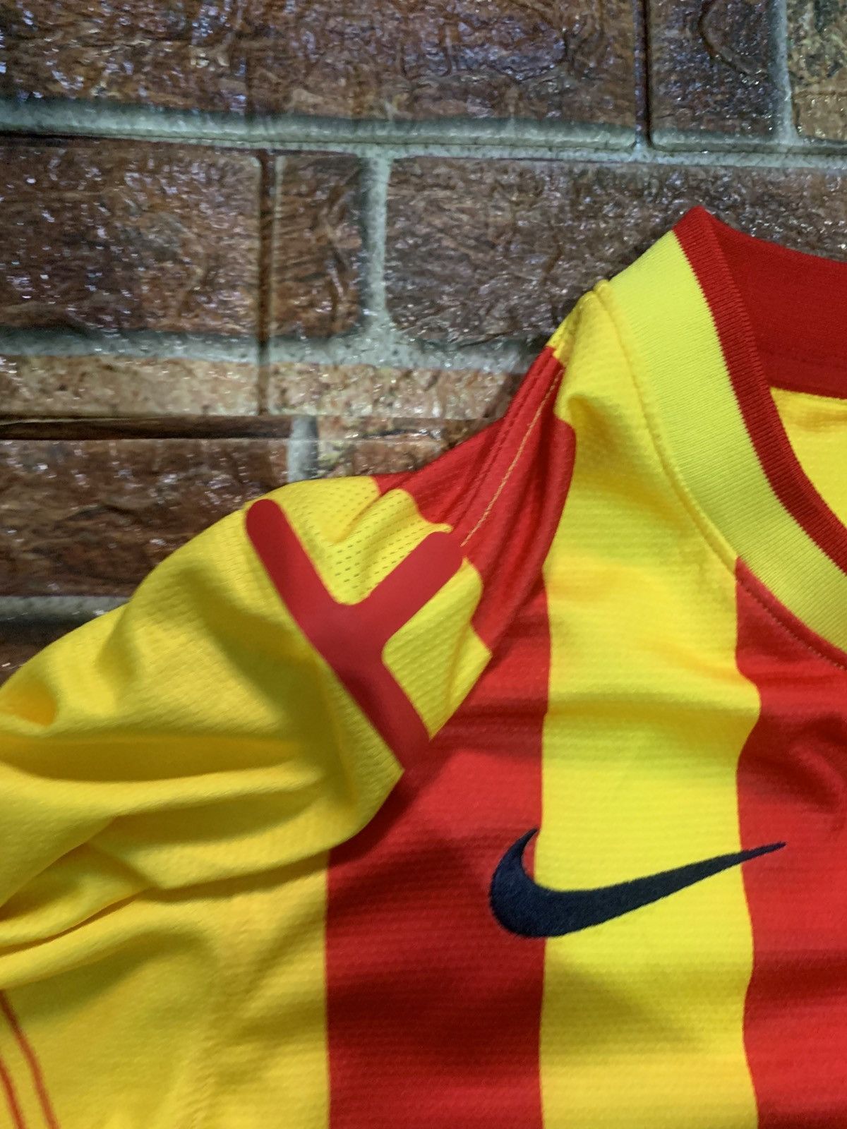 Nike Fc barcelona 2014 Xavi #6 jersey Size US S / EU 44-46 / 1 - 9 Thumbnail