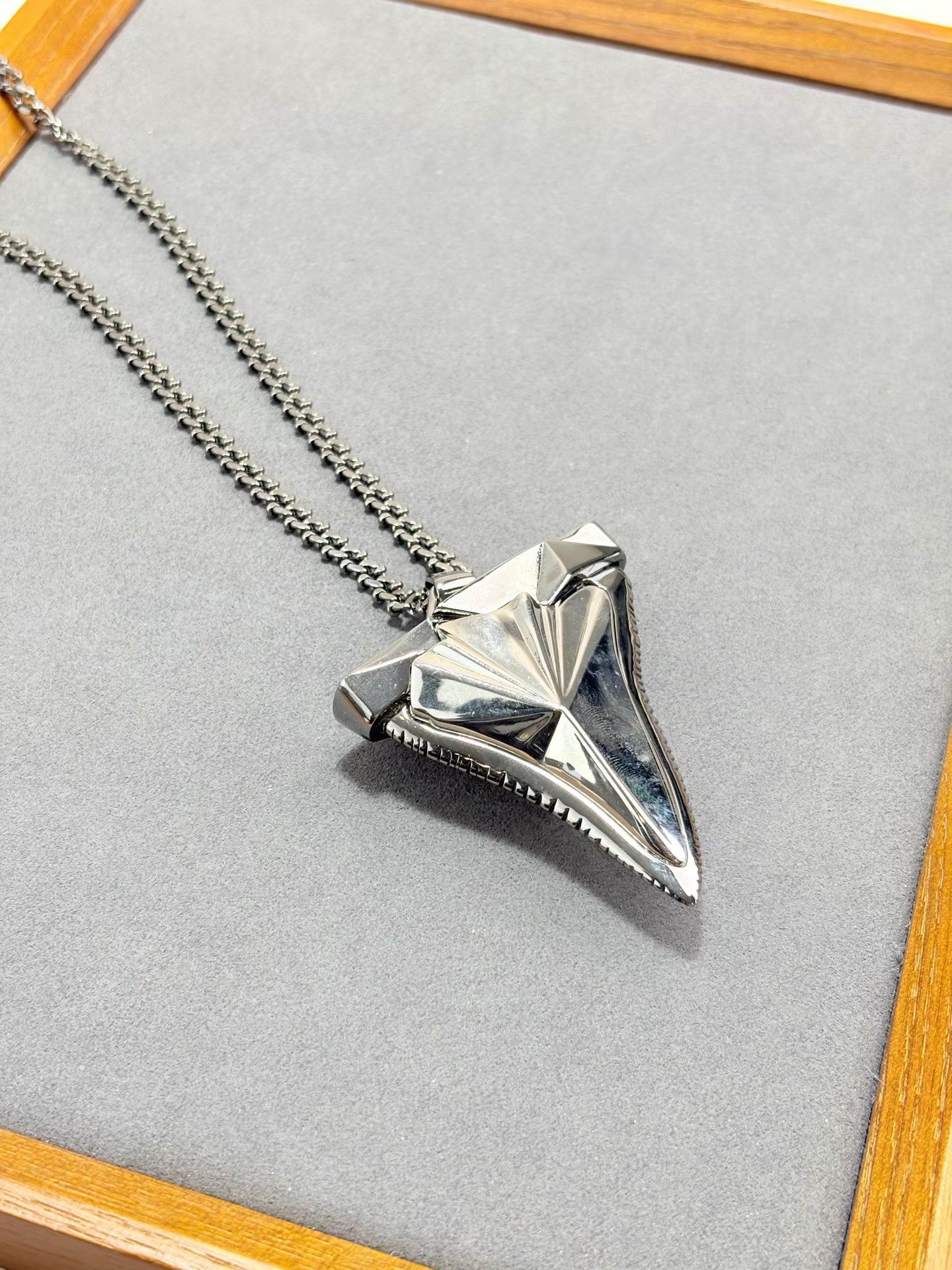 Givenchy Givenchy Shark Tooth Necklace K1 Size ONE SIZE - 3 Thumbnail