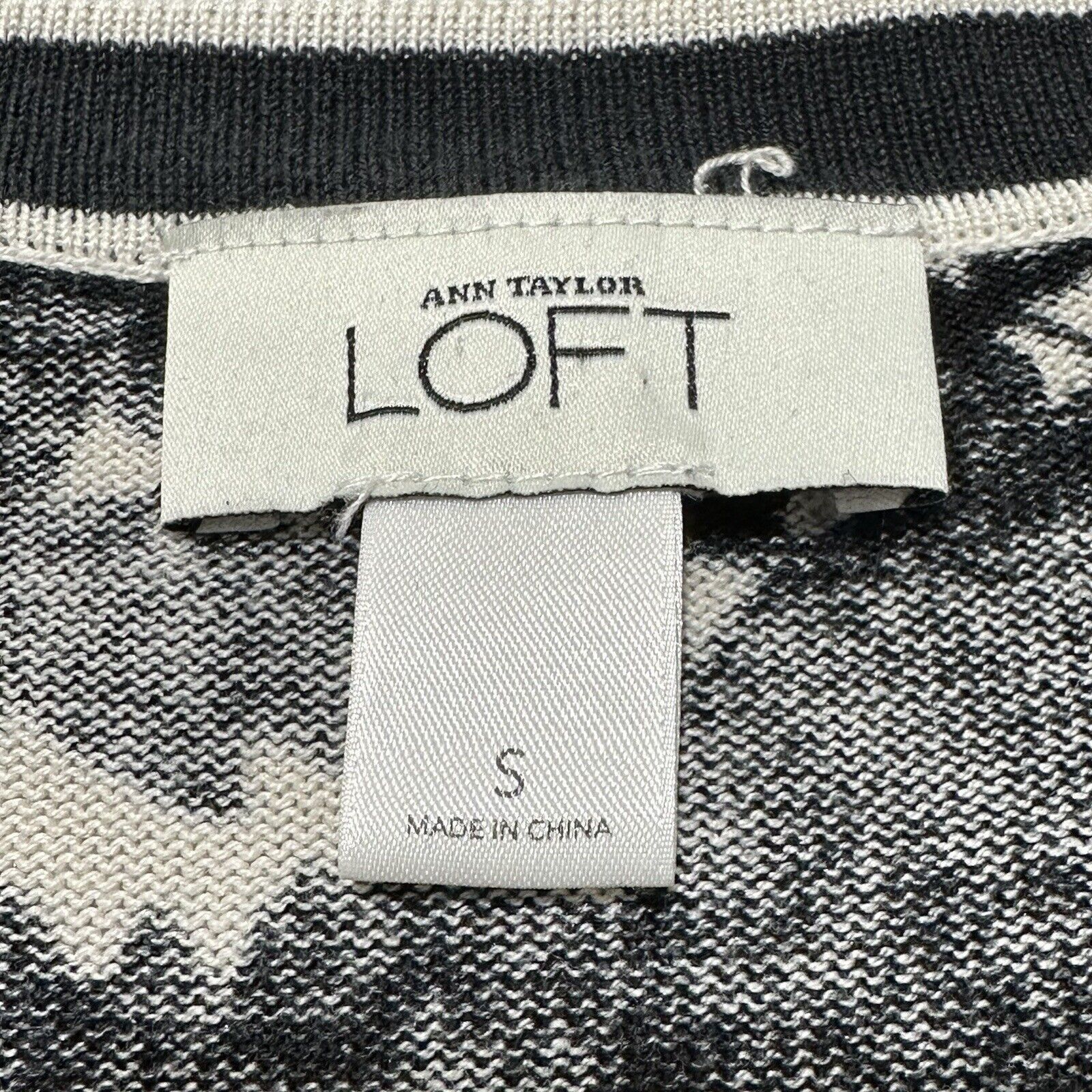 Loft LOFT Small Black Floral Button Front Cardigan Sweater Silk Size S / US 4 / IT 40 - 3 Thumbnail