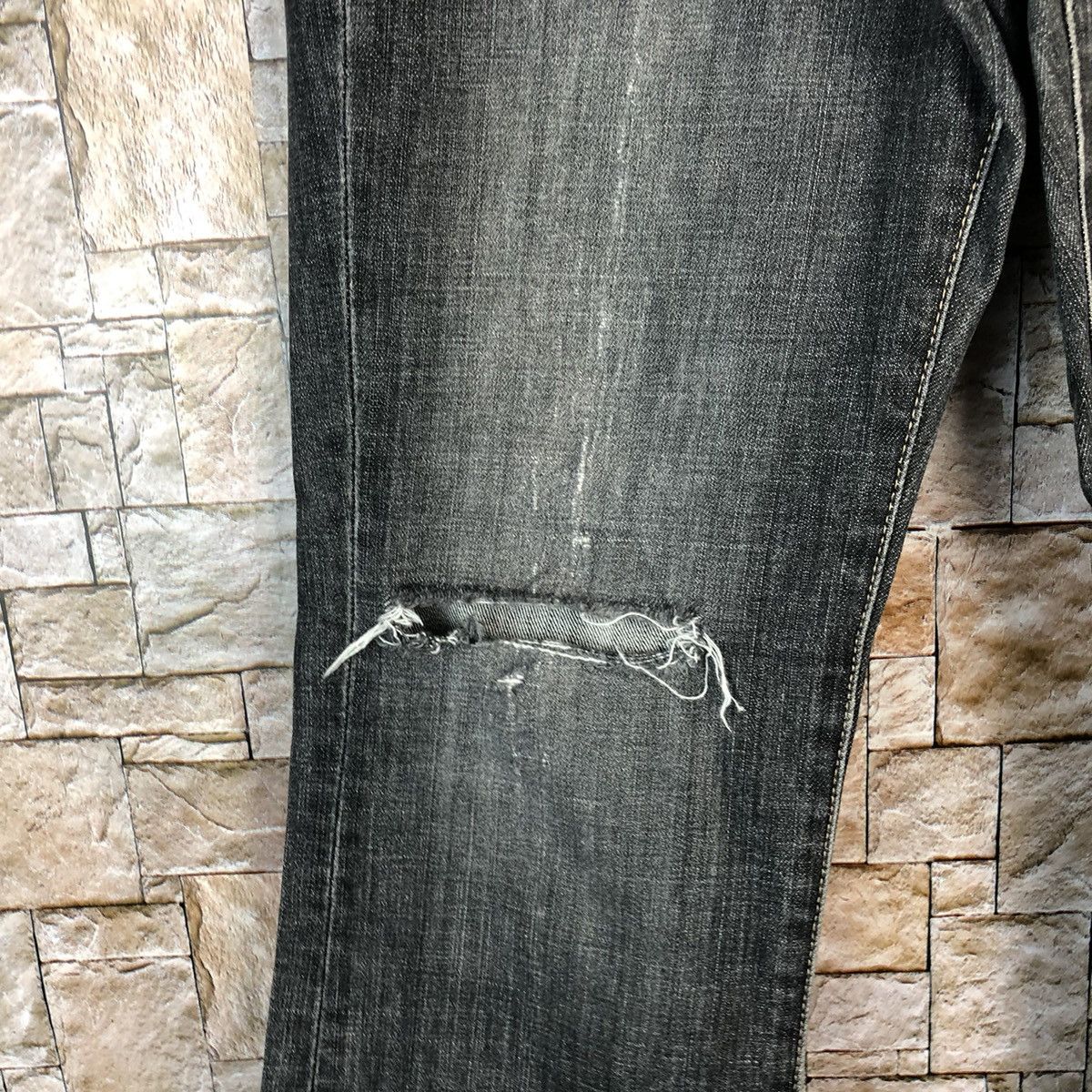 Japanese Brand Uniqlo japan Black ripped Distressed Denim Pants #A1012 Size US 28 / EU 44 - 9 Thumbnail