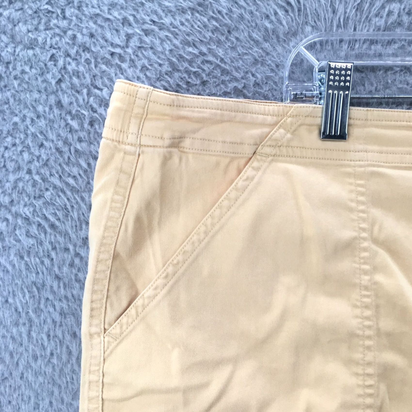 Vintage Chicos Chino Shorts Mens 41 Yellow Flat Front Mid Rise Pockets Zip Fly Casual Size US 41 - 2 Thumbnail